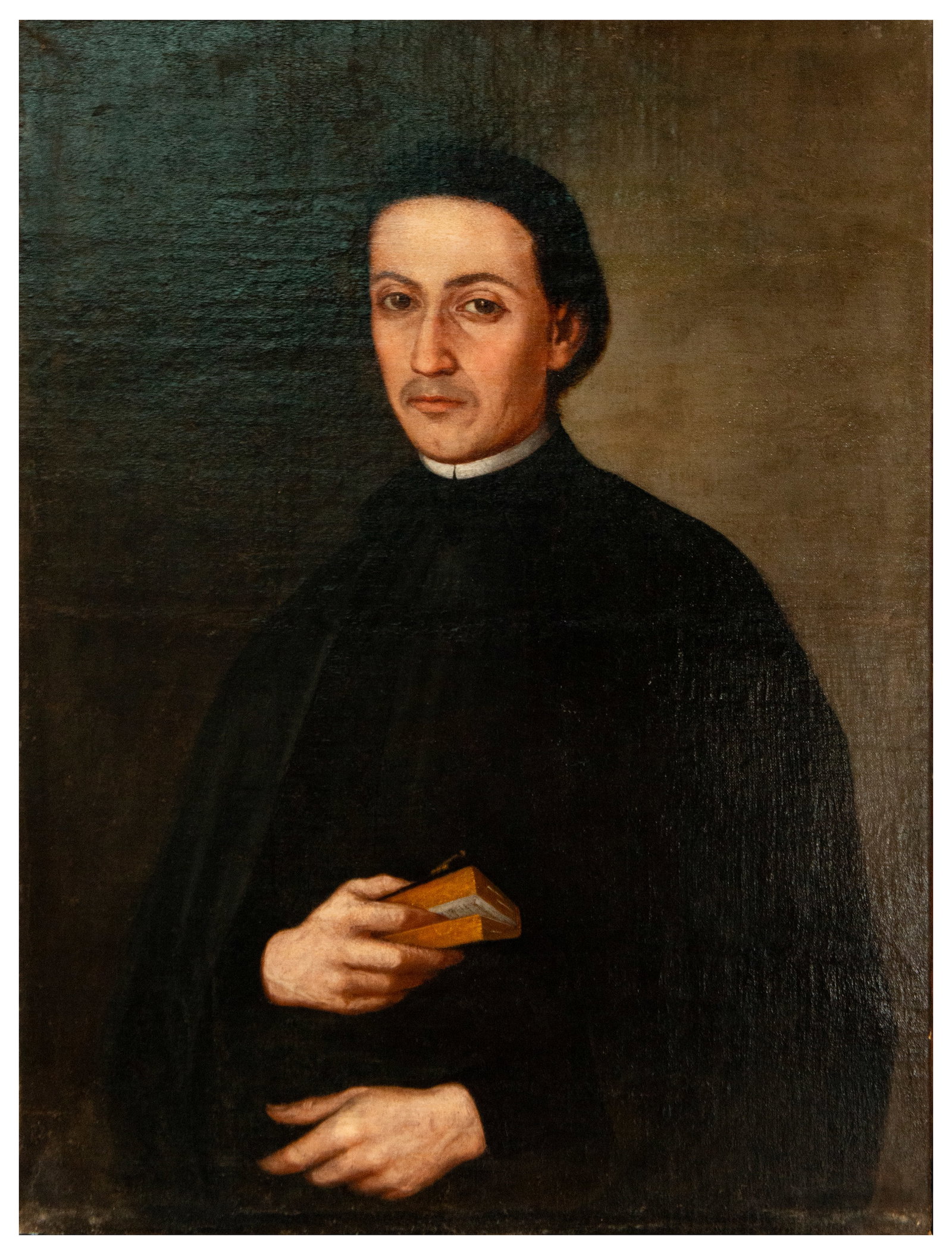 Italian or Spanish painter of the 17th century - Portrait of a clergyman: Oil on canvas. Dimensions: 80 × 60 cm. Half-length portrait of a clergyman dressed in sober black vestments with a small white collar, depicted frontally against a neutral, dark-toned background. He 