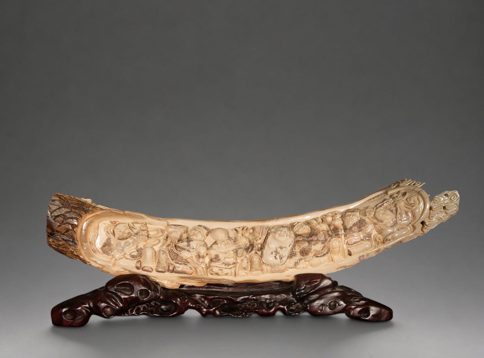 Mammoth tusk carved with figures of deities, signed – China – 20th century (1 of 5)