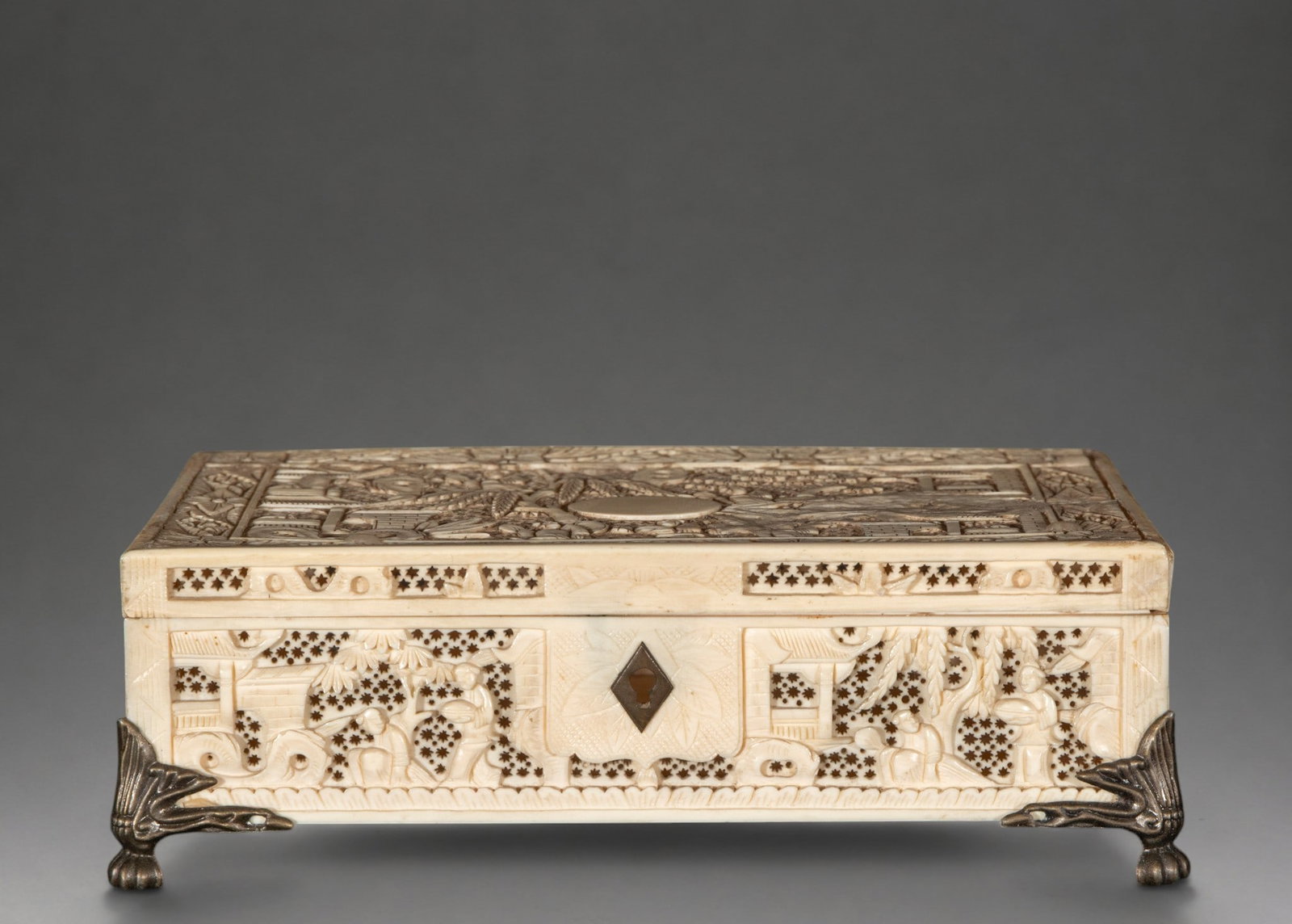 Cantonese ivory box carved with scenes of figures – China – 19th century (1 of 4)