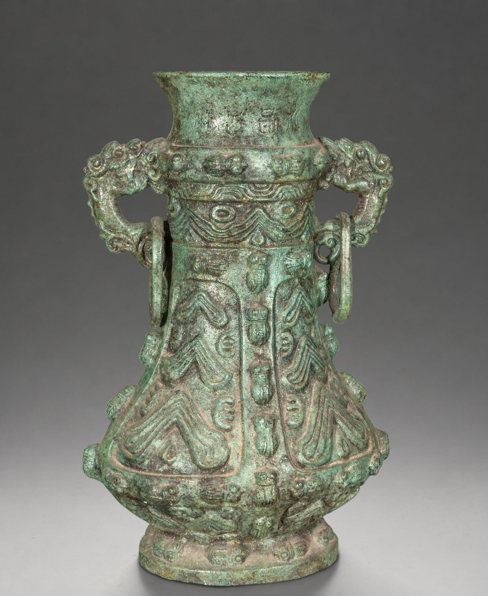 Archaizing tibor with zoomorphic handles – China (1 of 3)