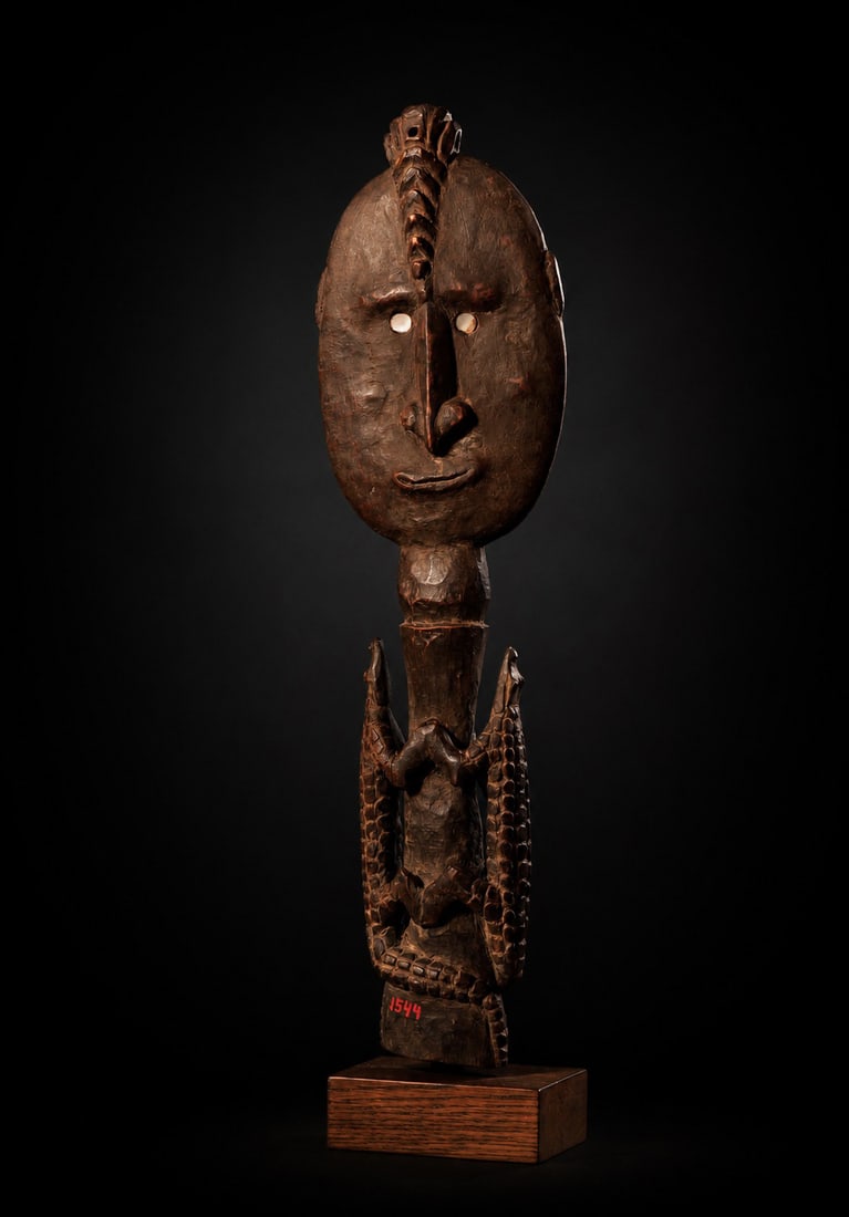 Very Rare Uabi Nambo Flute - New Guinea - early 20th century: 55 x 15 x 6 cm. Acquired from the Folch Collection. Chambri Lake. Middle Sepik. New Guinea. 11/25/1966