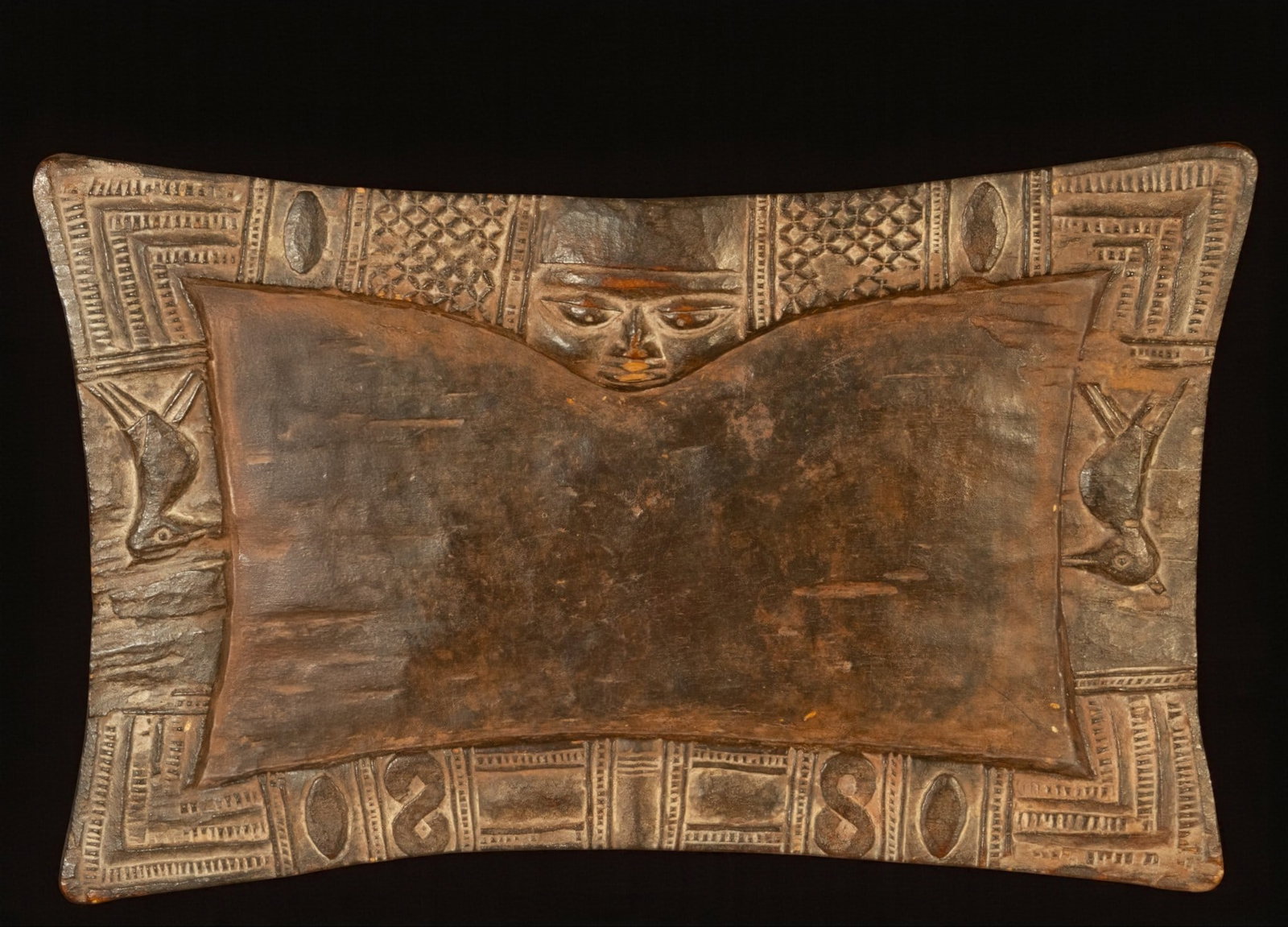 Rare Divination Board Nigeria 19th-20th Century: 35 x 22 cm, in wood. Provenance: important private collection.