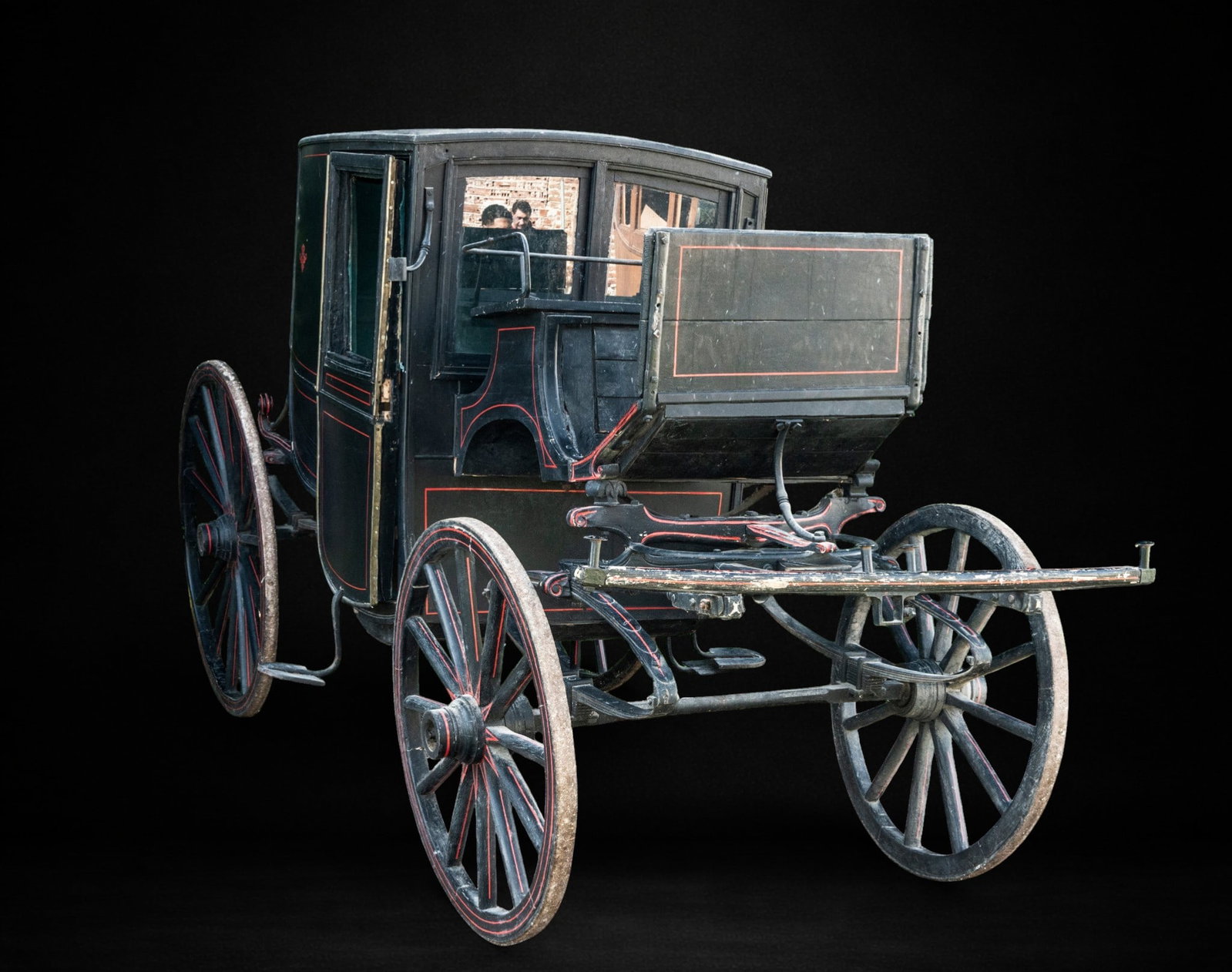 Horse-drawn coupé-style carriage for two people and coachman, 19th century: Lacquered wood, iron, glass, and textile upholstery. Dimensions: 189 x 175 x 346 cm. This closed-body coupé-style horse-drawn carriage was designed for two passengers inside and a driver outside. It 