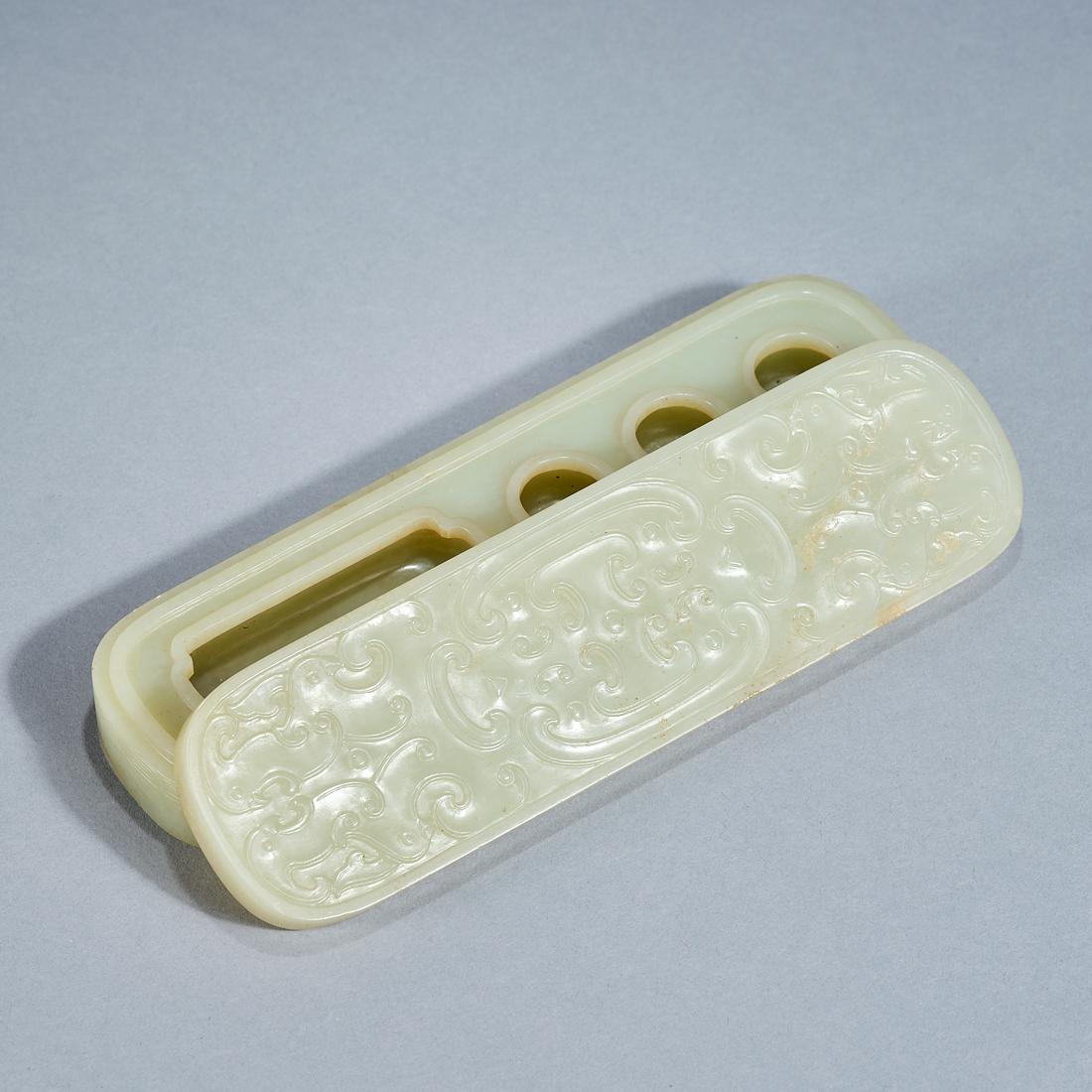 A finely carved jade inkbox ,Qing dynasty (1 of 7)