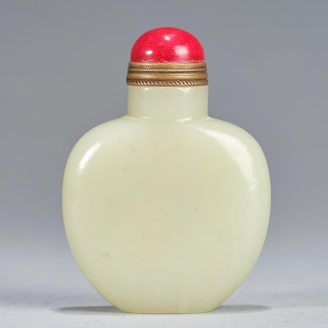 A white jade snuff bottle, Qing dynasty (1 of 6)