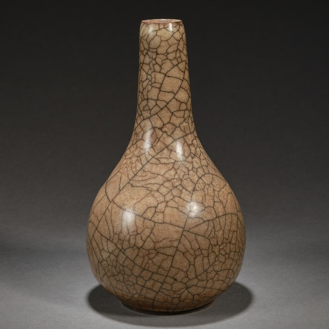 A Ge kiln bottle vase,Song dynasty,height 14.6cm,diameter 8.3cm Mar