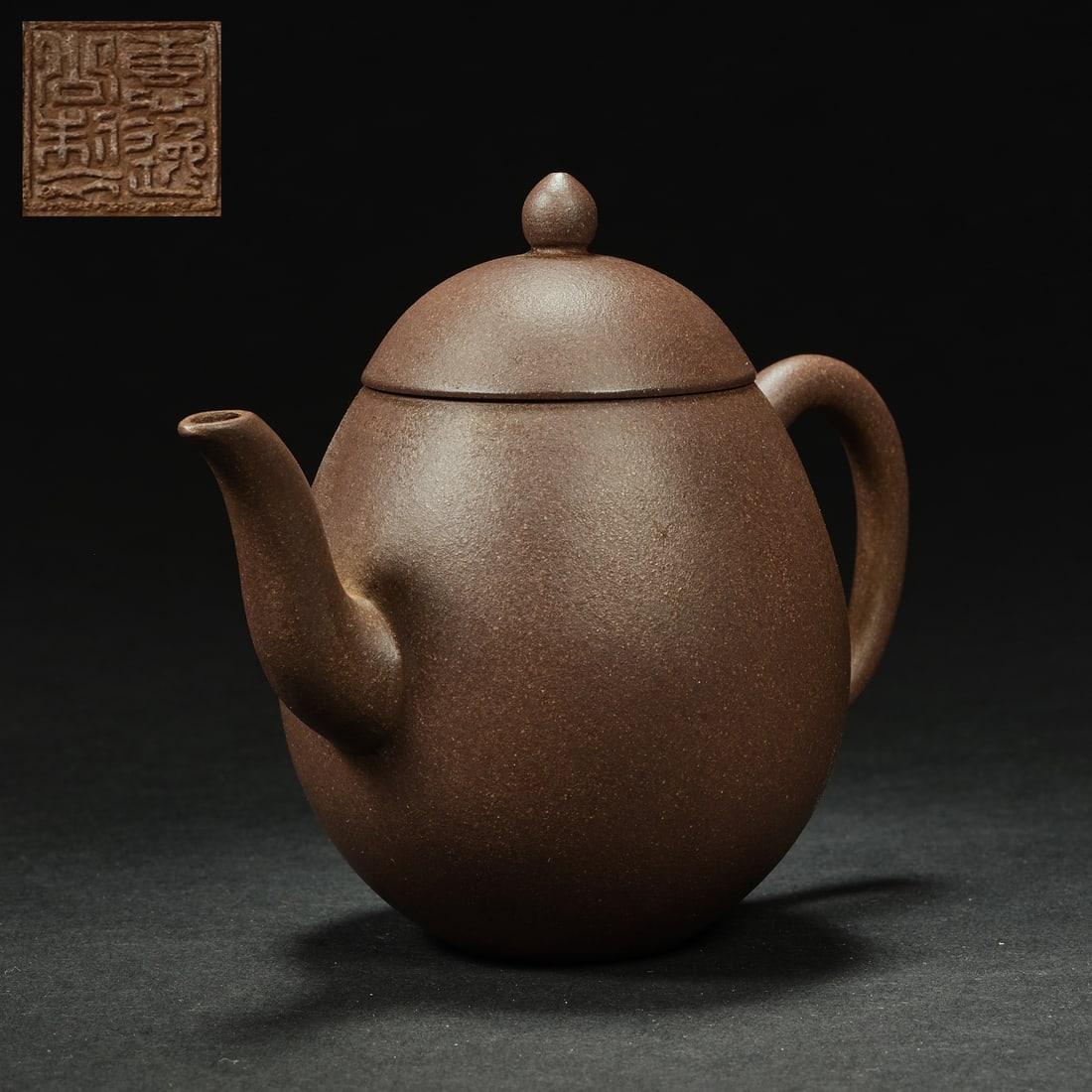 Purple clay tea pot,Qing dynasty: Purple clay tea pot,Qing dynasty,Size details ,please refer to the marks on our pictures.