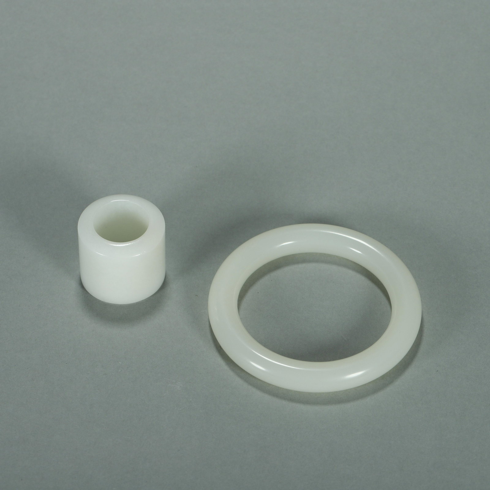 A set of Hetian jade thumb ring and bracelet (1 of 10)