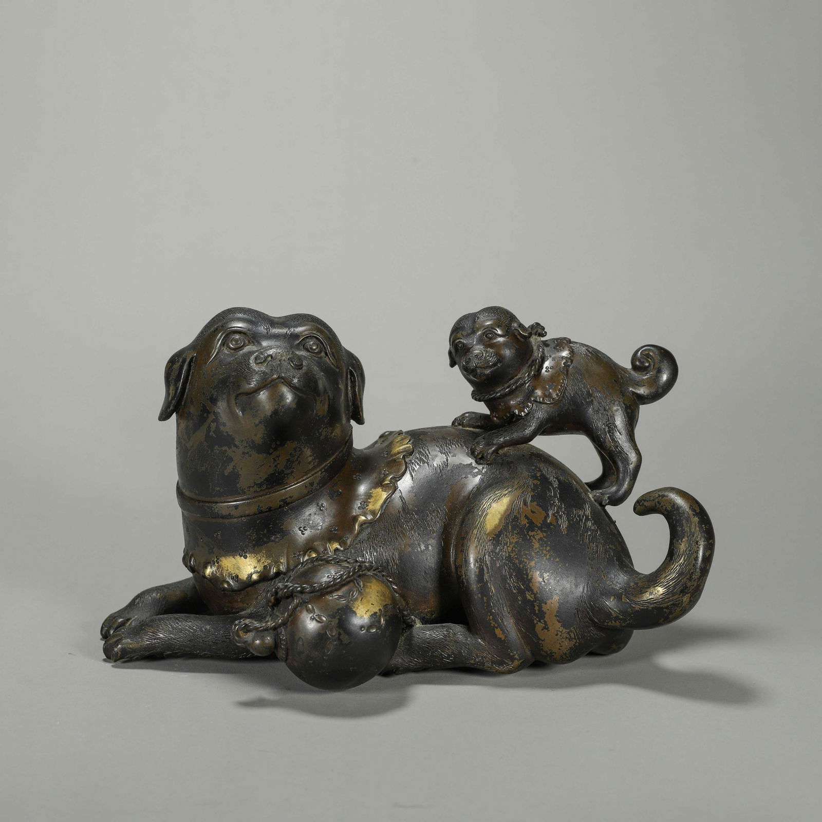 A gilt copper dog ornament (1 of 8)