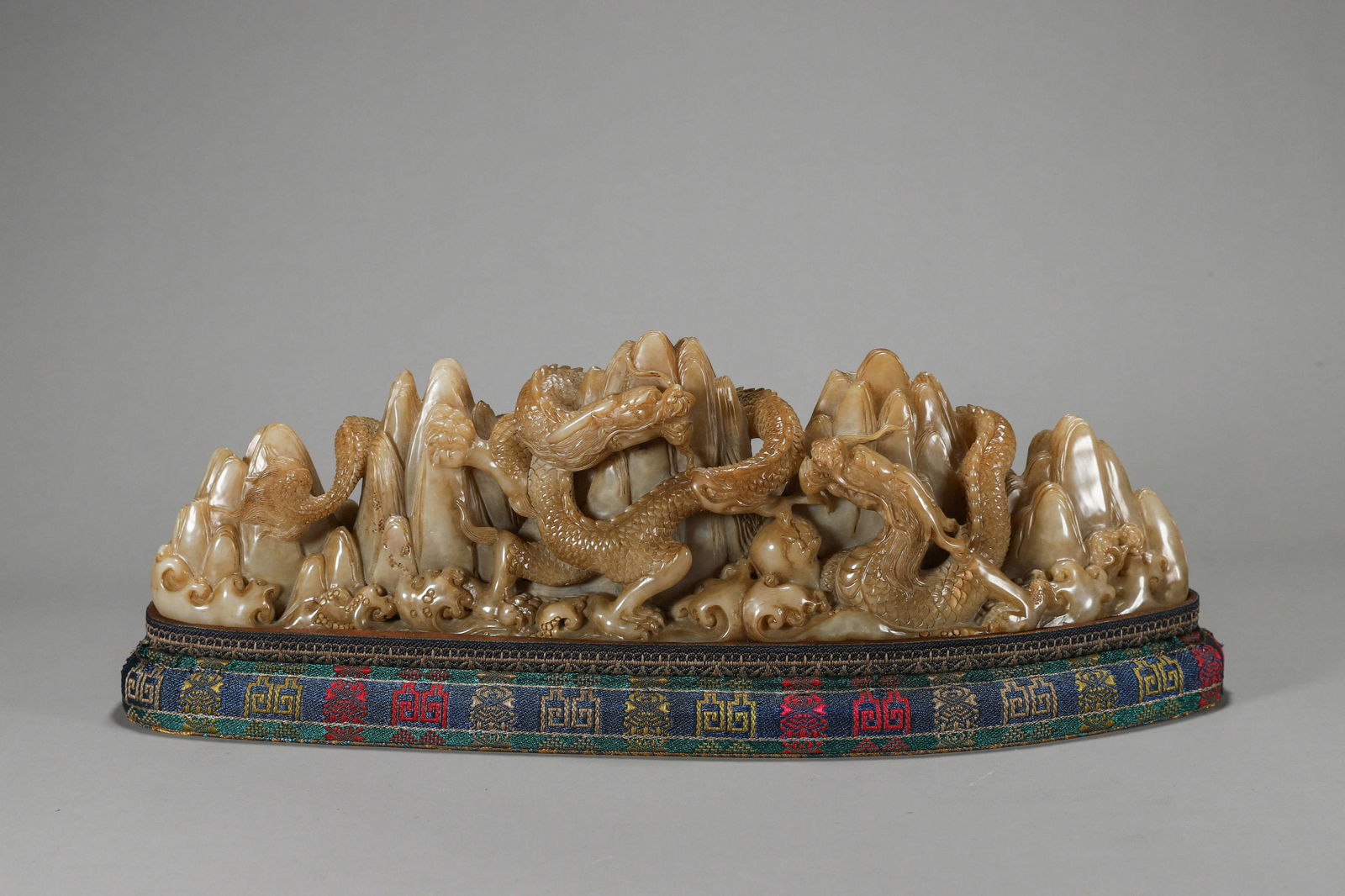 A dragon patterned Shoushan soapstone brush stand (1 of 10)