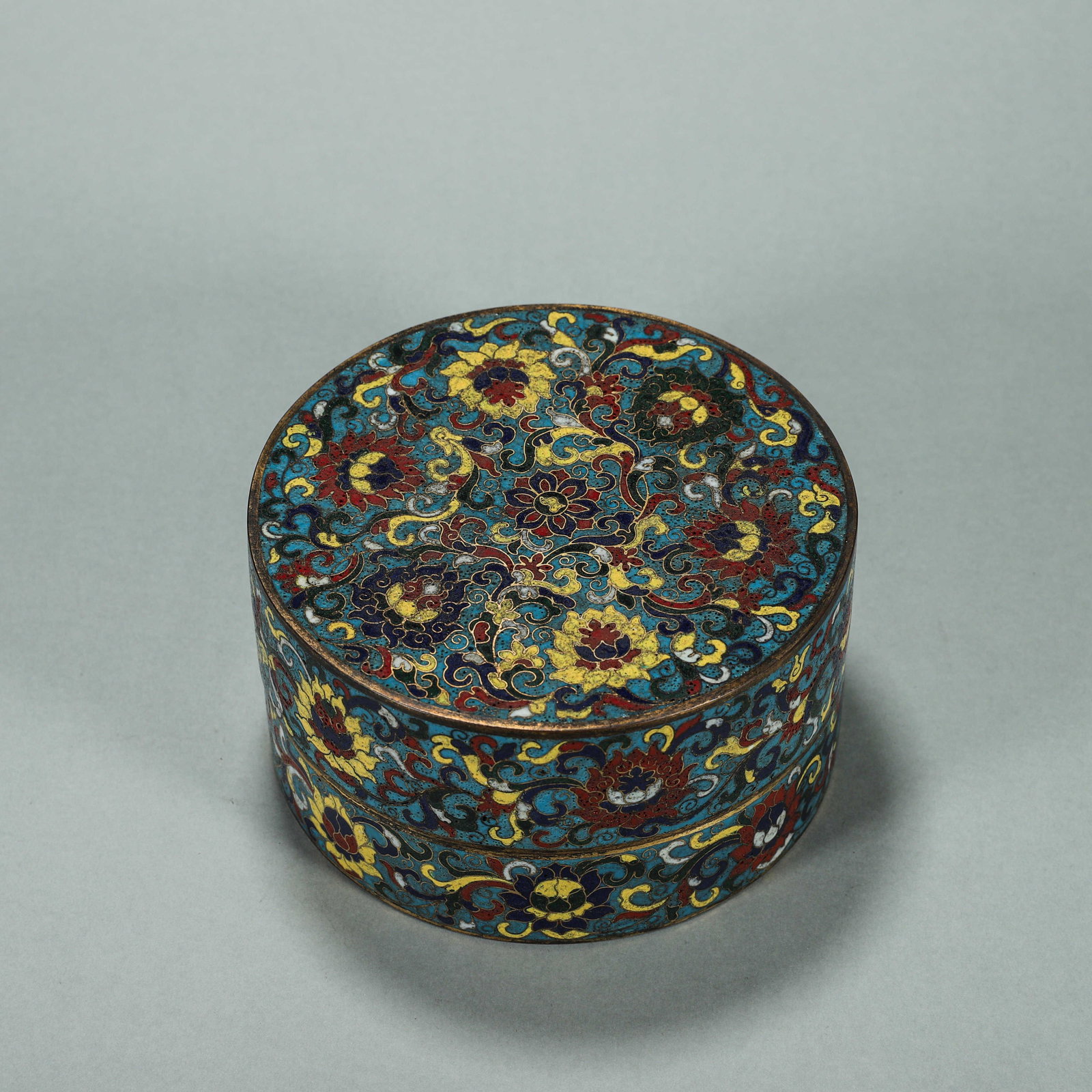 An interlocking flower patterned cloisonne box (1 of 7)
