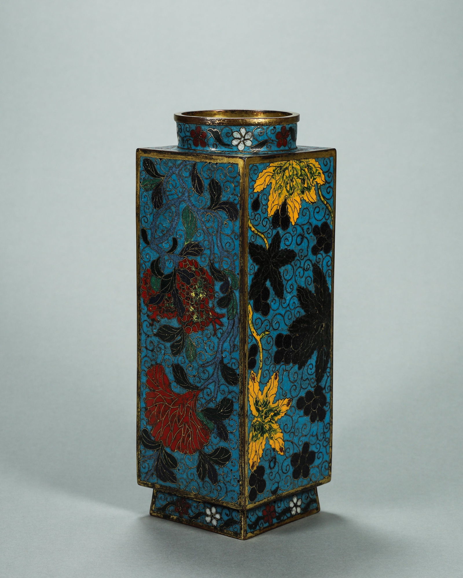 A flower patterned cloisonne vase (1 of 11)
