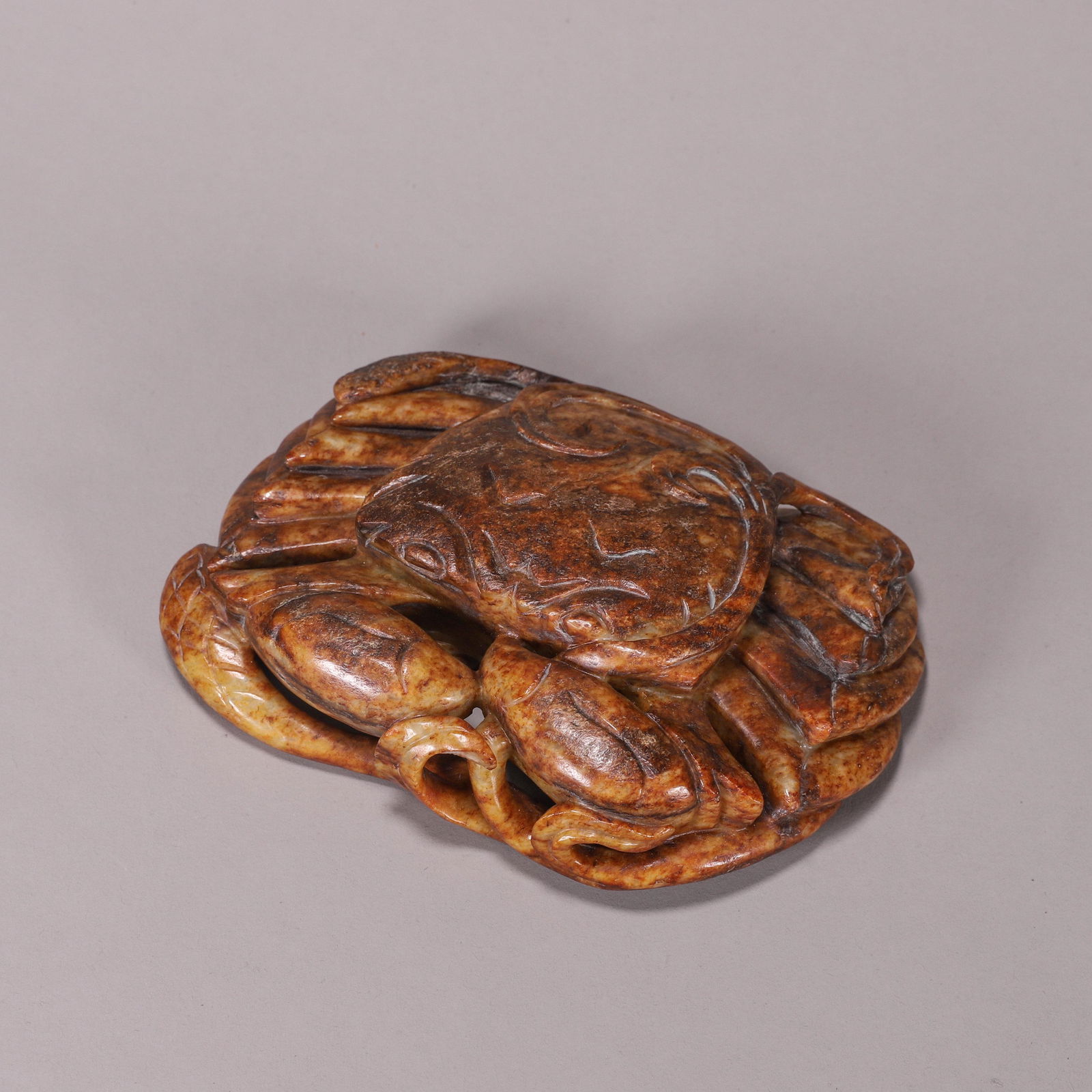 A Hetian jade crab ornament (1 of 9)