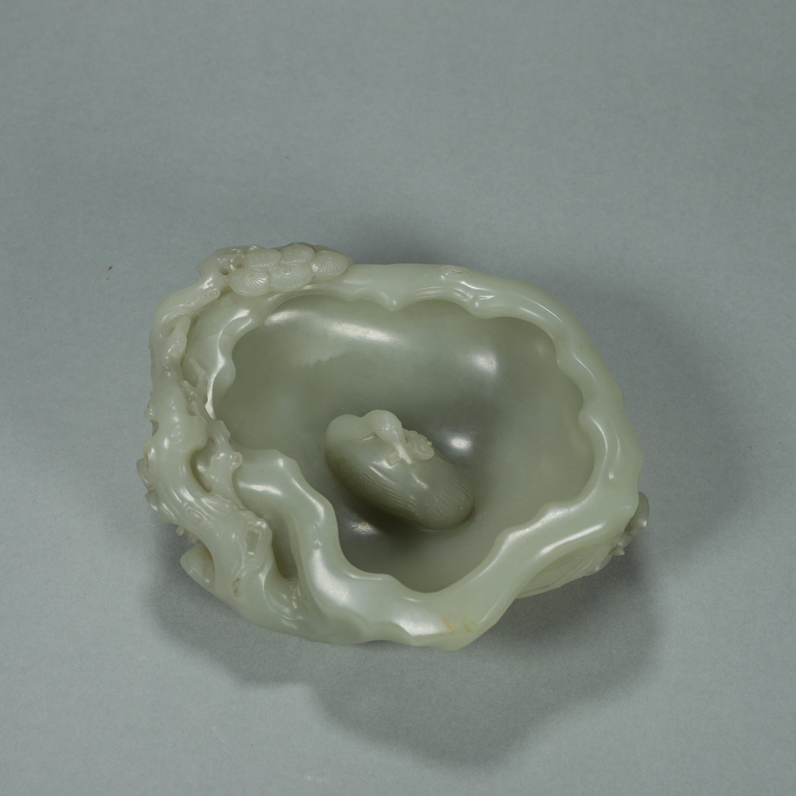 A pine tree patterned Hetian jade water pot (1 of 10)