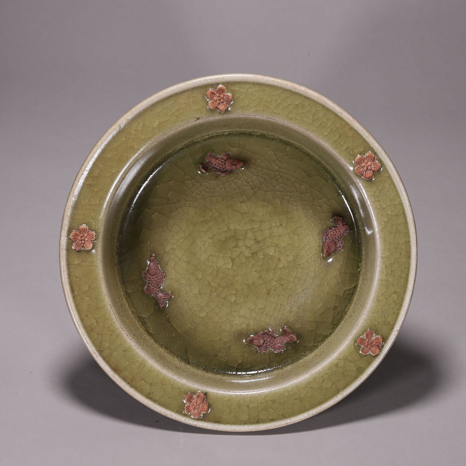 A Yue kiln porcelain fish basin (1 of 9)