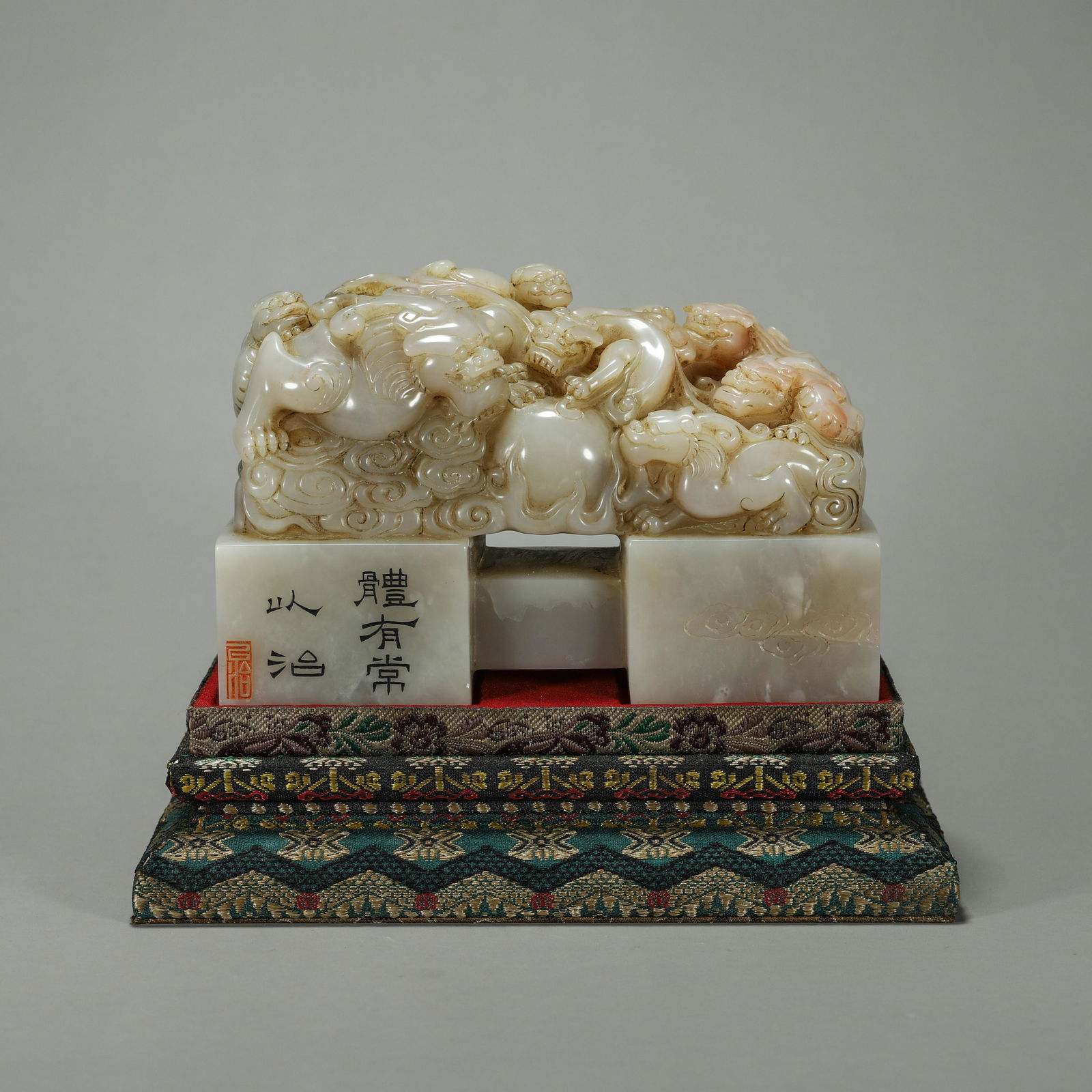 A Shoushan soapstone dragon seal (1 of 10)