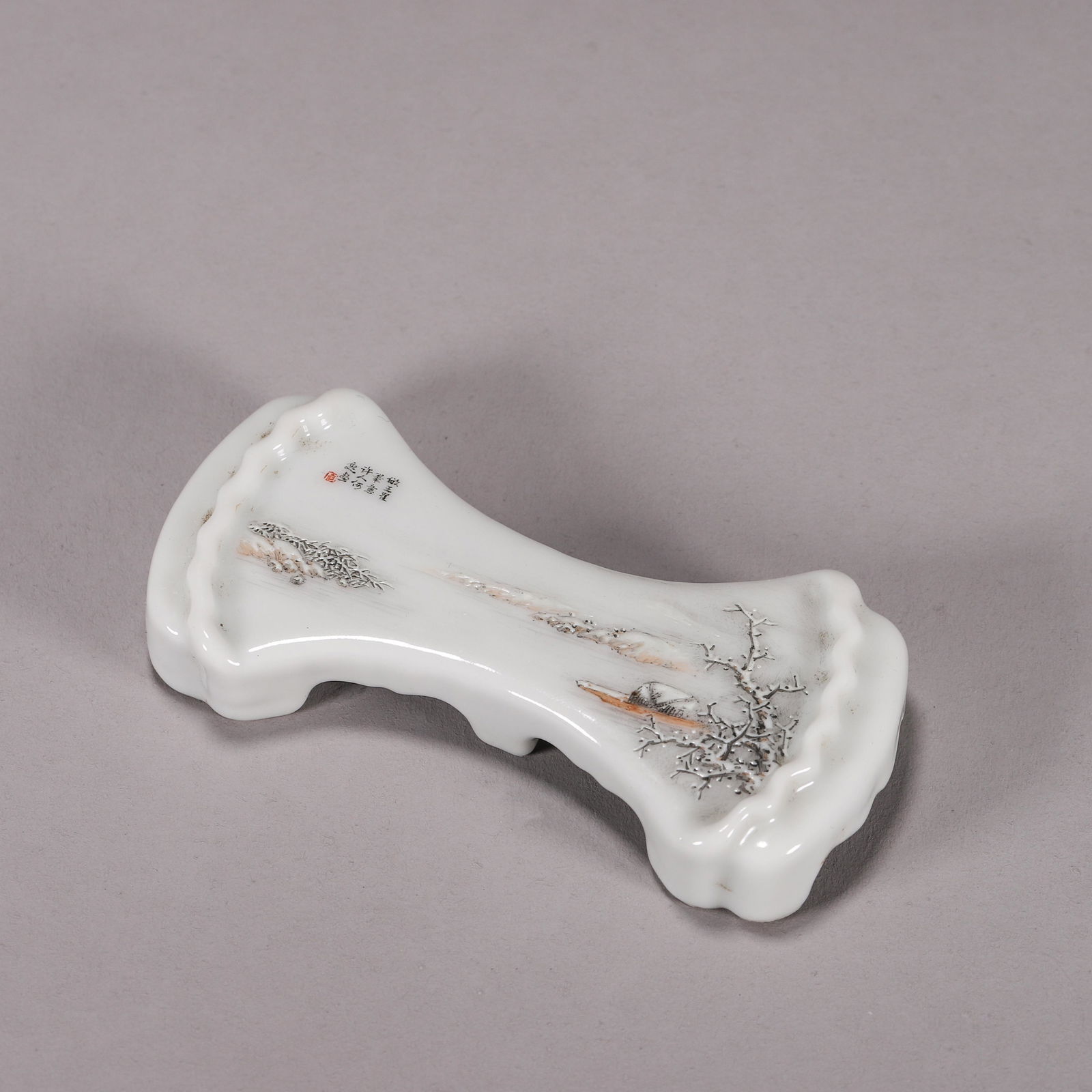 A famille rose snow and boat porcelain brush stand (1 of 7)