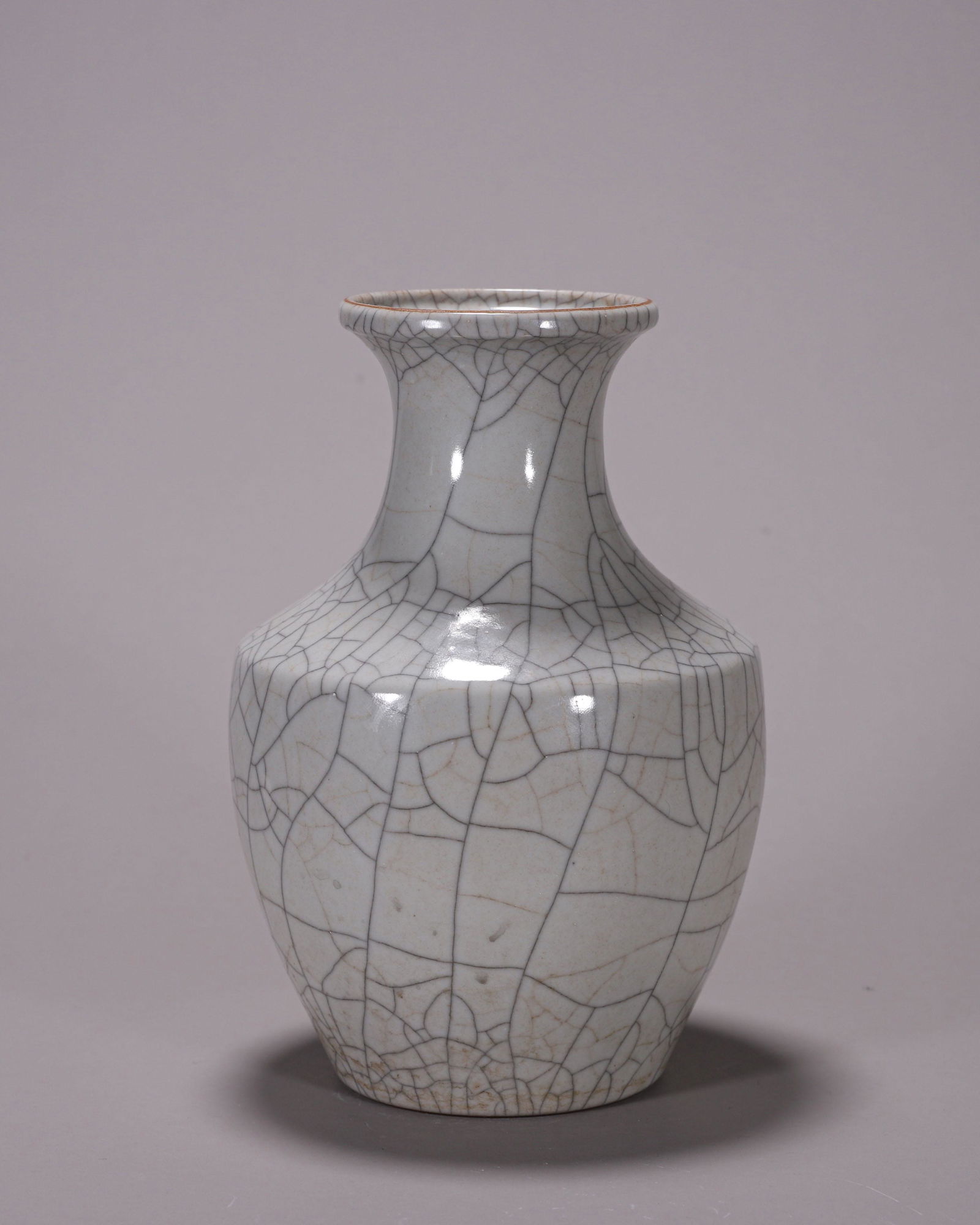 A Ge kiln glazed porcelain vase (1 of 8)