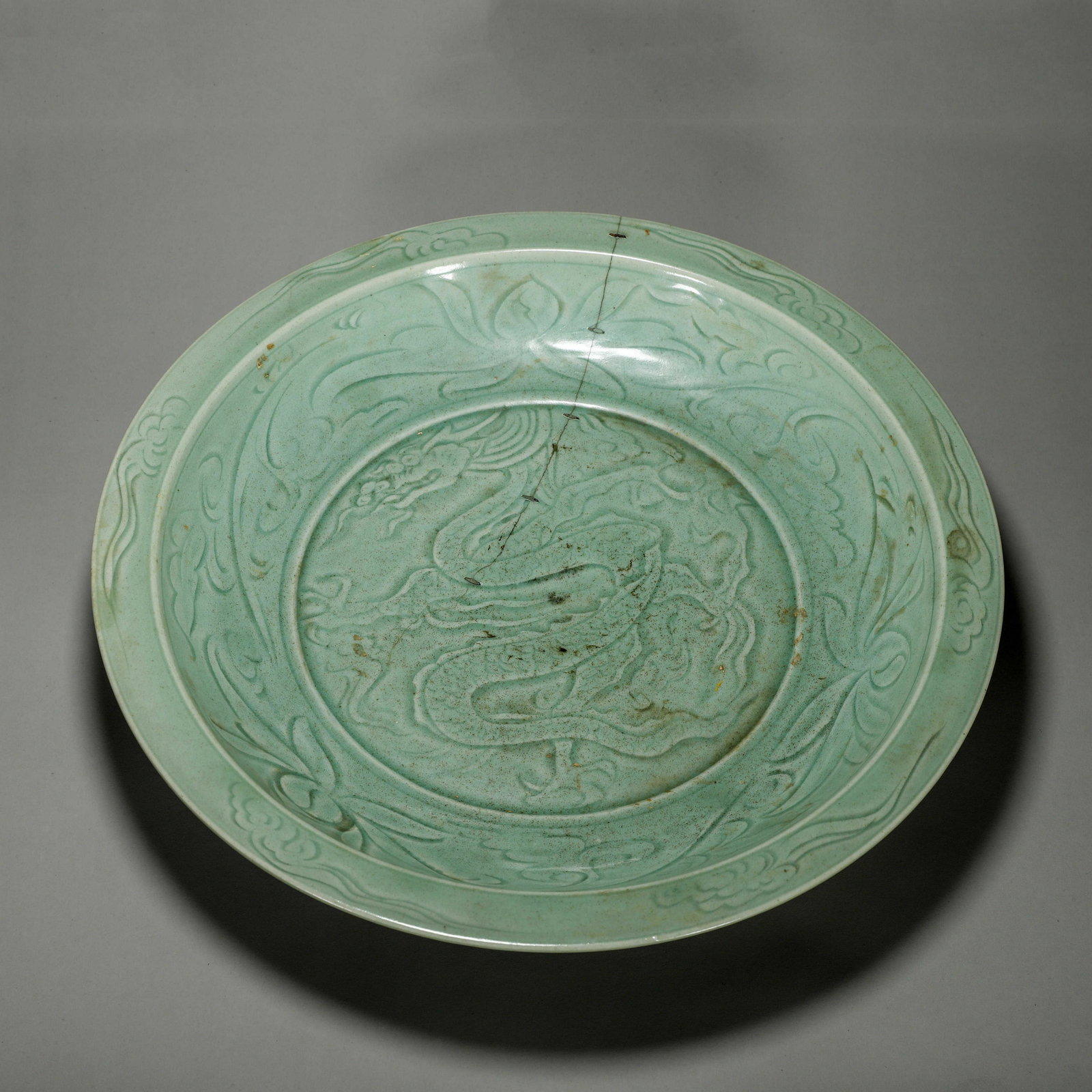 A dragon patterned Longquan kiln porcelain plate (1 of 9)