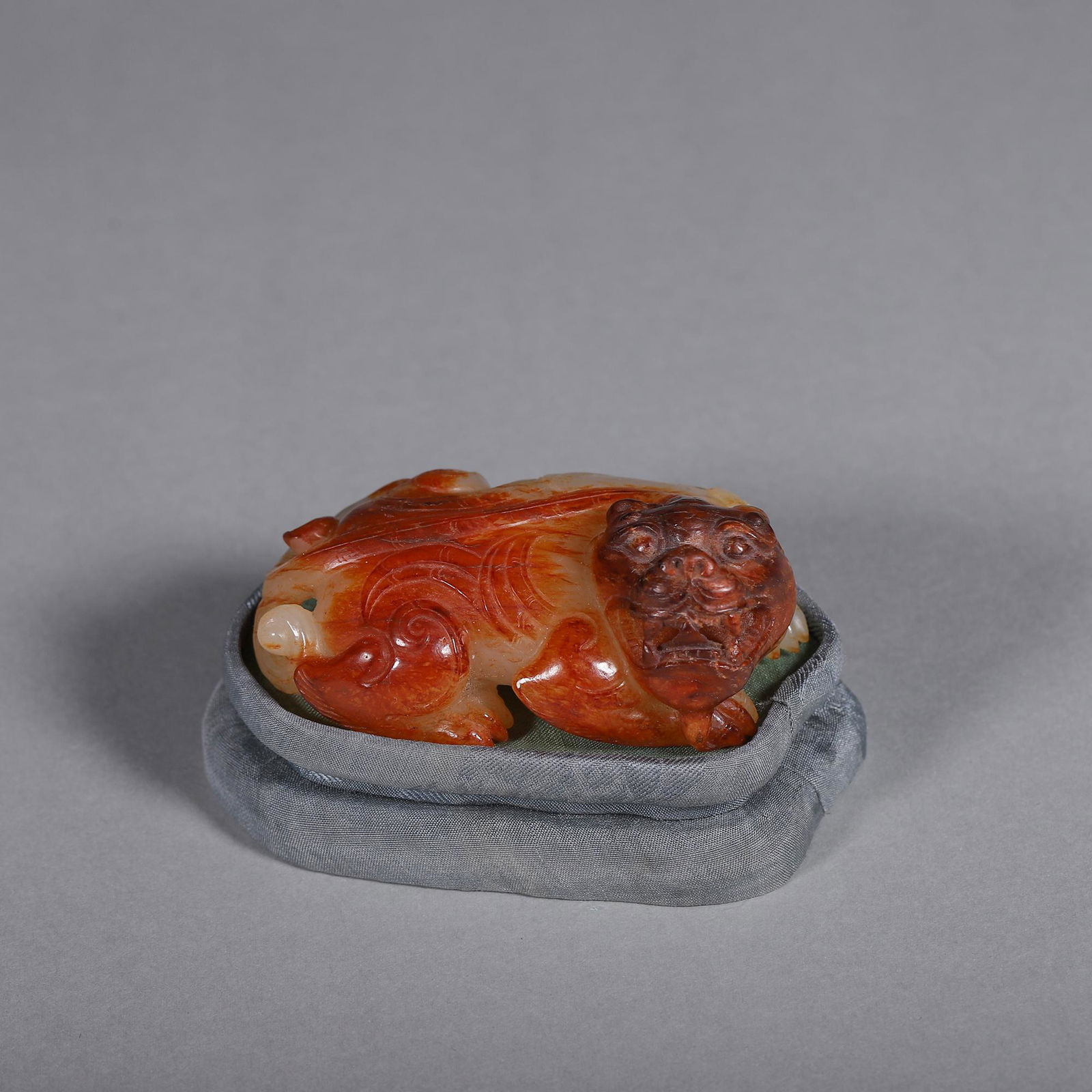 A jade beast ornament (1 of 8)