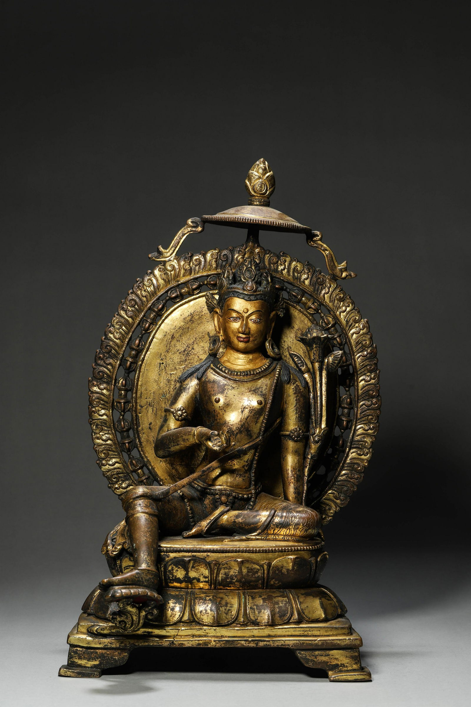 A gilding copper Guanyin bodhisattva statue (1 of 15)
