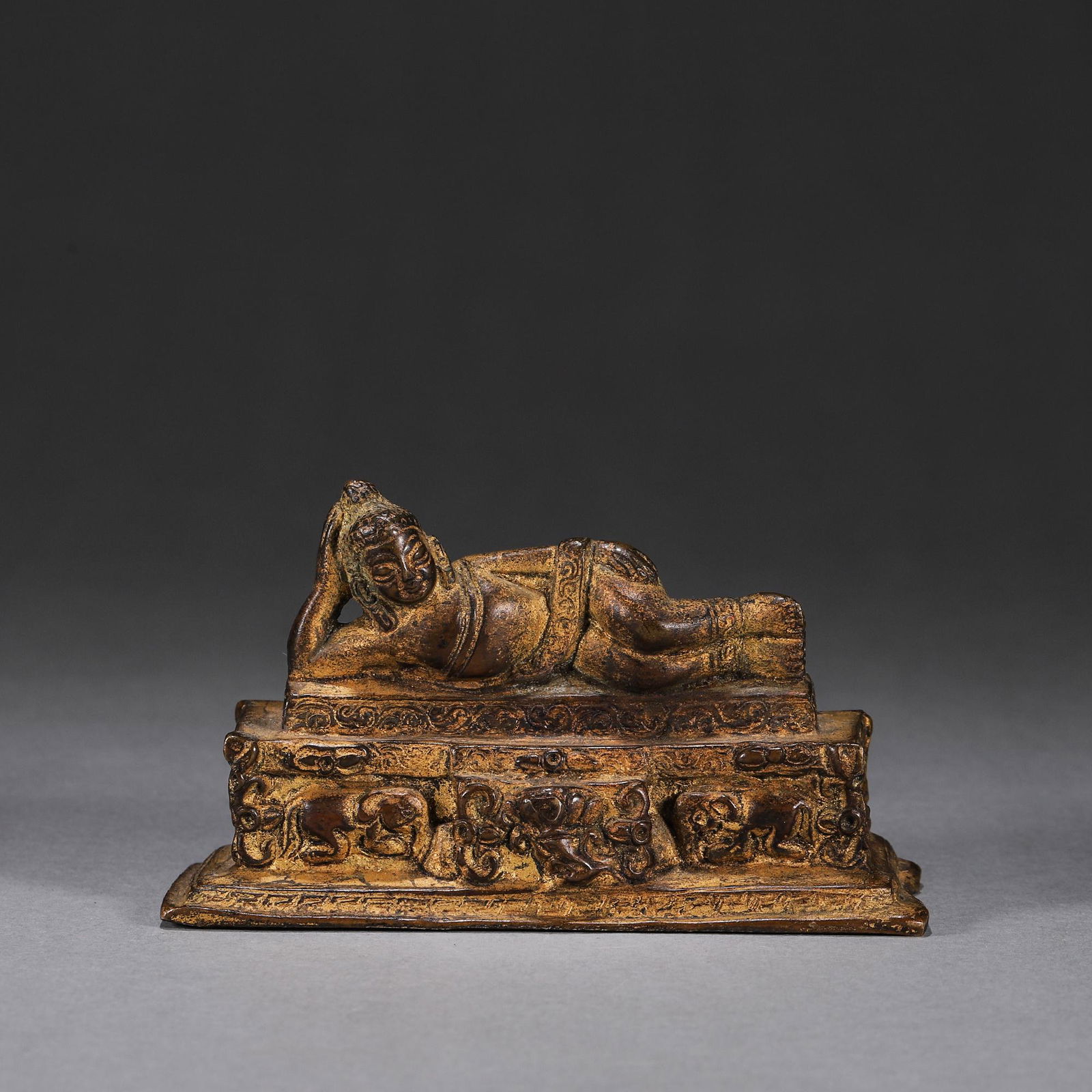 A gilding copper buddha statue (1 of 8)