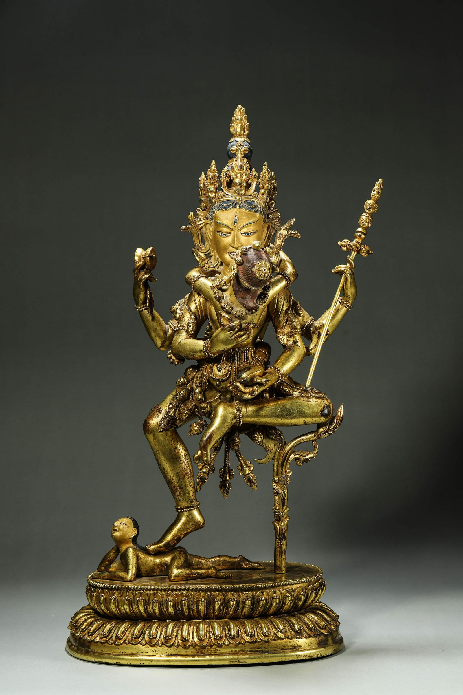 A gilding copper buddha statue (1 of 17)