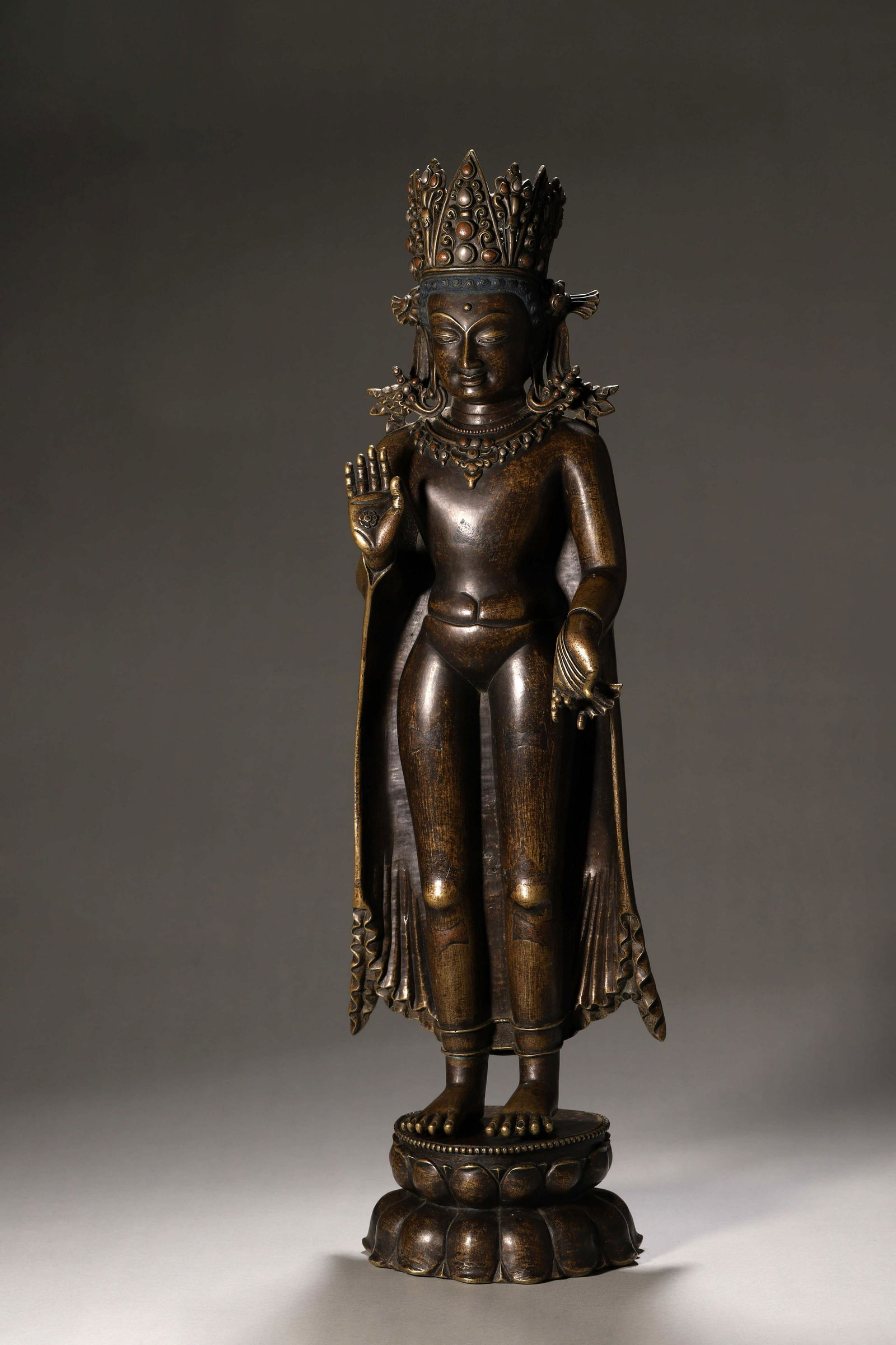 A silver-inlaid copper Sakyamuni buddha statue with gold crown (1 of 15)