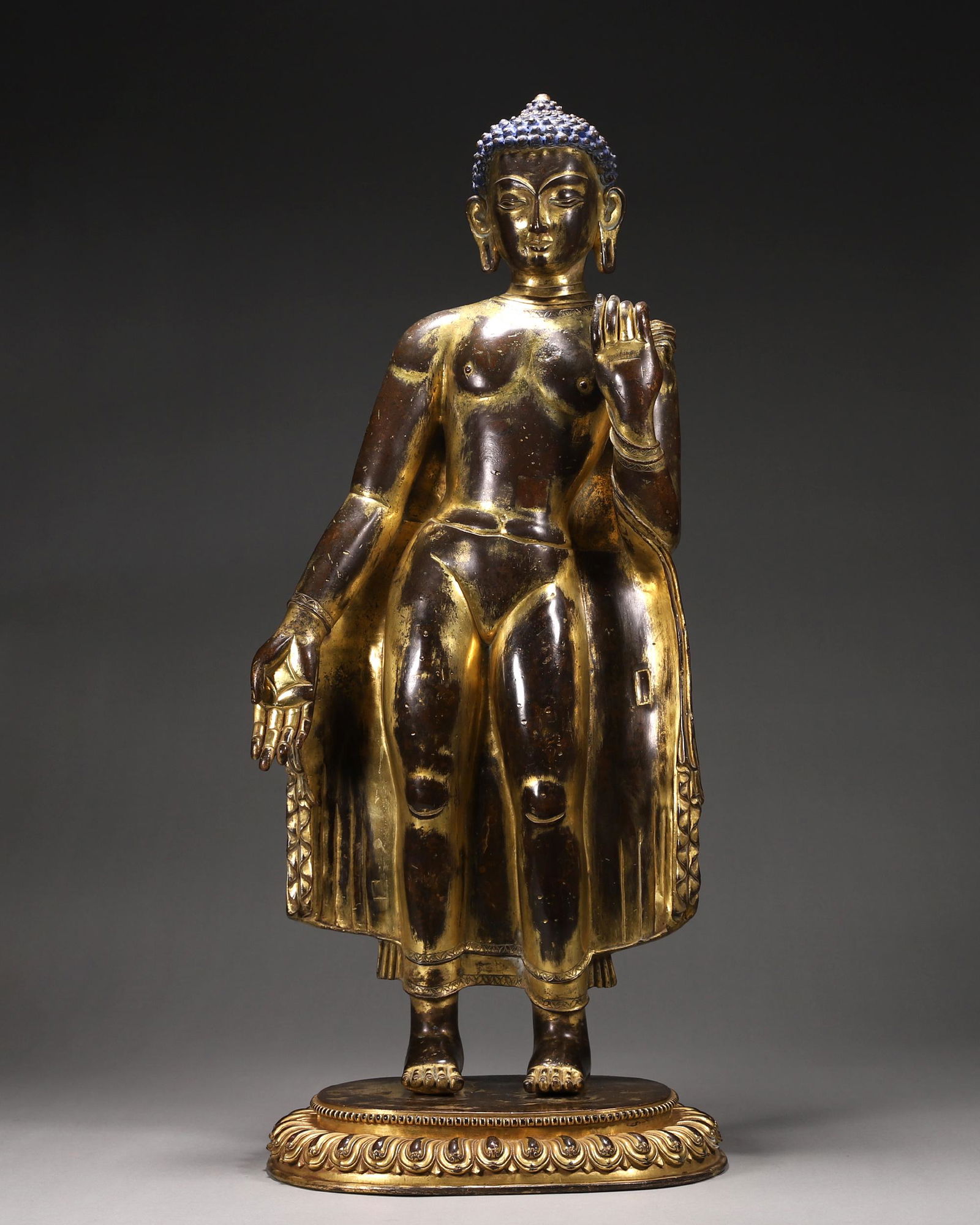 A gilding copper Sakyamuni buddha statue (1 of 11)