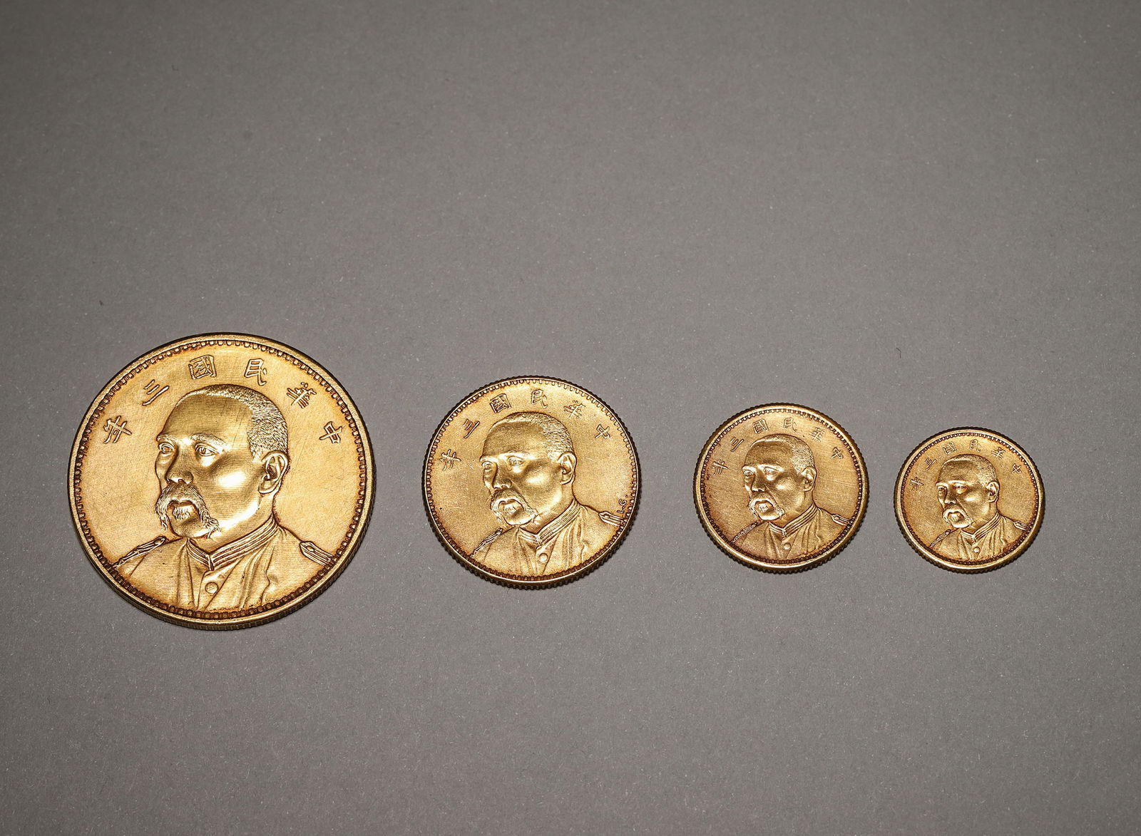 A group of figure patterned gold coins,The Republic of China: D:3.1cm,2.2cm,1.6cm,1.5cm,Weight:35g