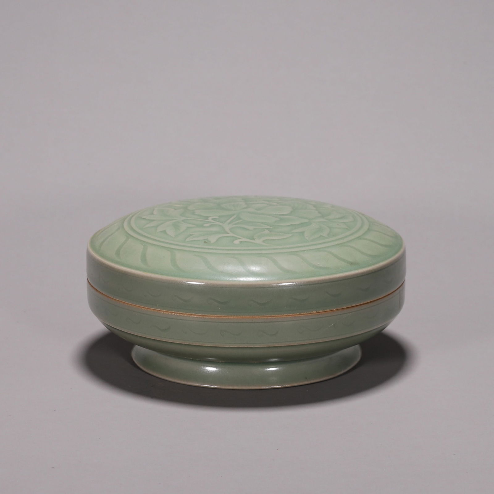 A flower patterned Yue kiln porcelain box,Song Dynasty,China,Song Dynasty,China (1 of 9)
