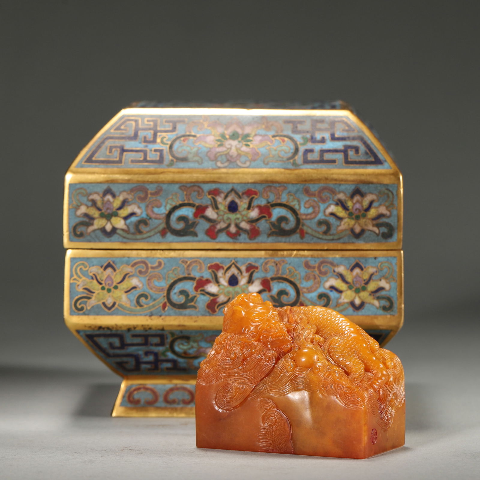 A dragon patterned tianhuang Shoushan soapstone seal,Qing Dynasty,China (1 of 8)