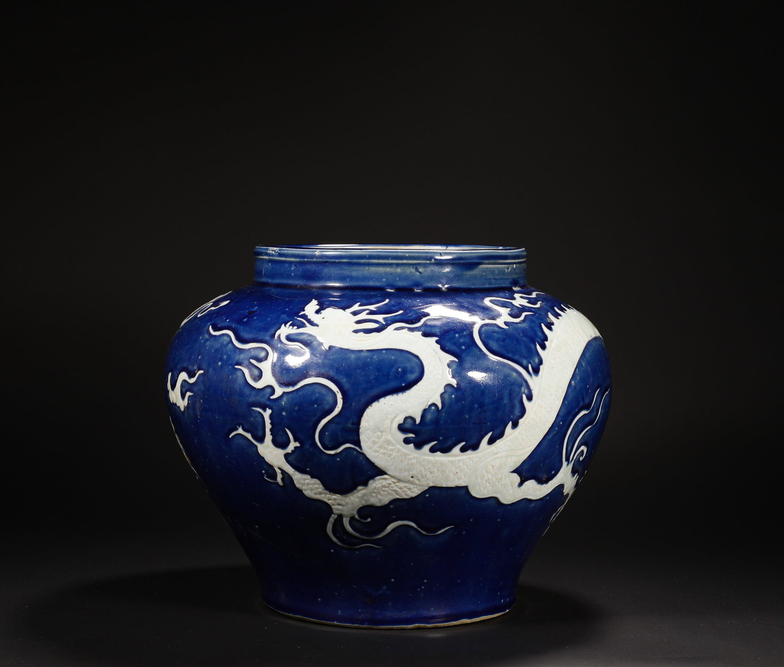 A Ji-Blue Glazed Dragon Pattern Large Jar Yuan Dynasty, China: Height:28cm,Diameter:30cm