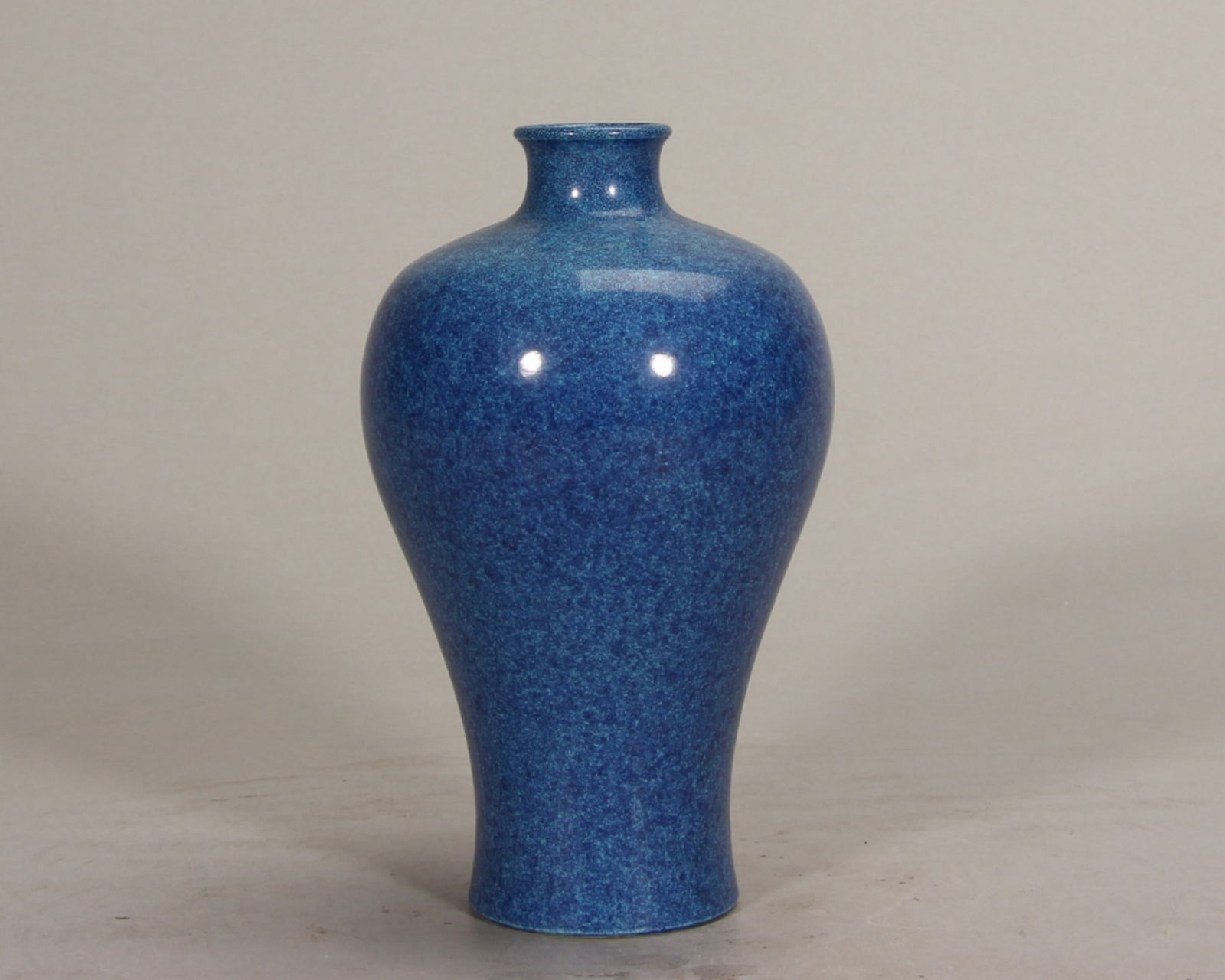 Mid-Qing Dynasty Lu jun glazed plum vase: H:14.1cm (5.55in)