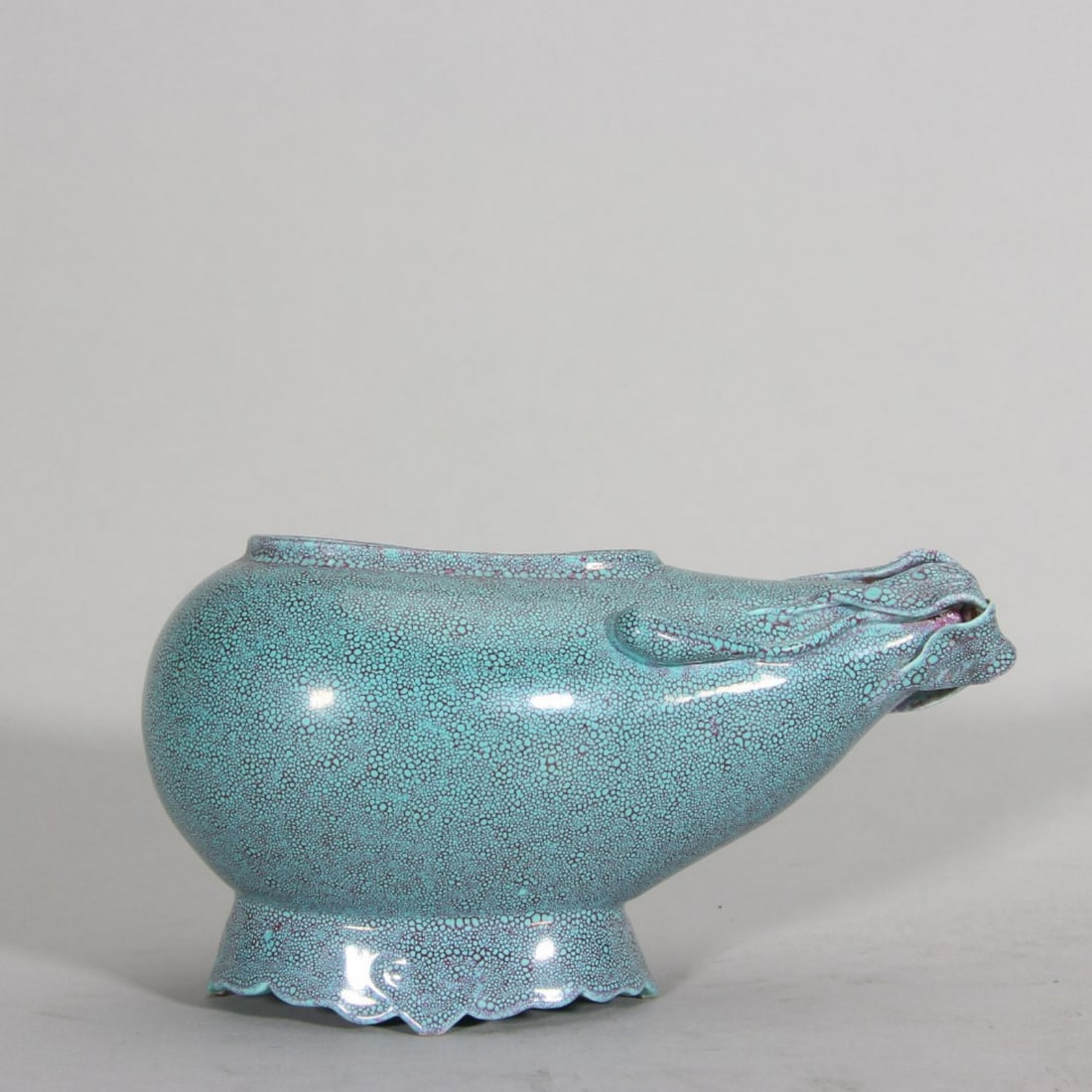 Mid-Qing Dynasty: Lu jun glazed biomorphic water pot: H:7.2cm L:13.5cm