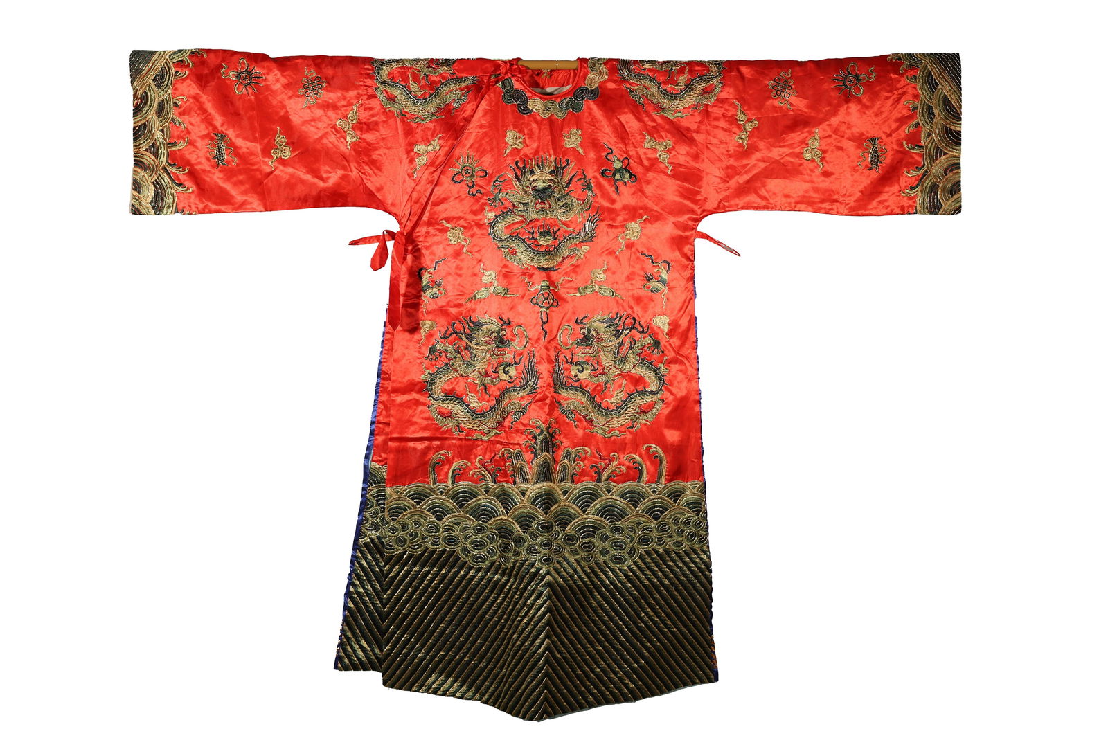 A embroidered dragon robe,Qing Dynasty,China (1 of 11)