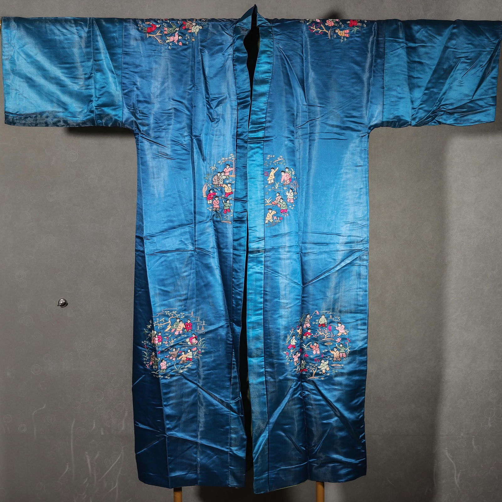 An Embroidered robe with "Hundred Boys" patterns,Qing Dynasty,China (1 of 12)