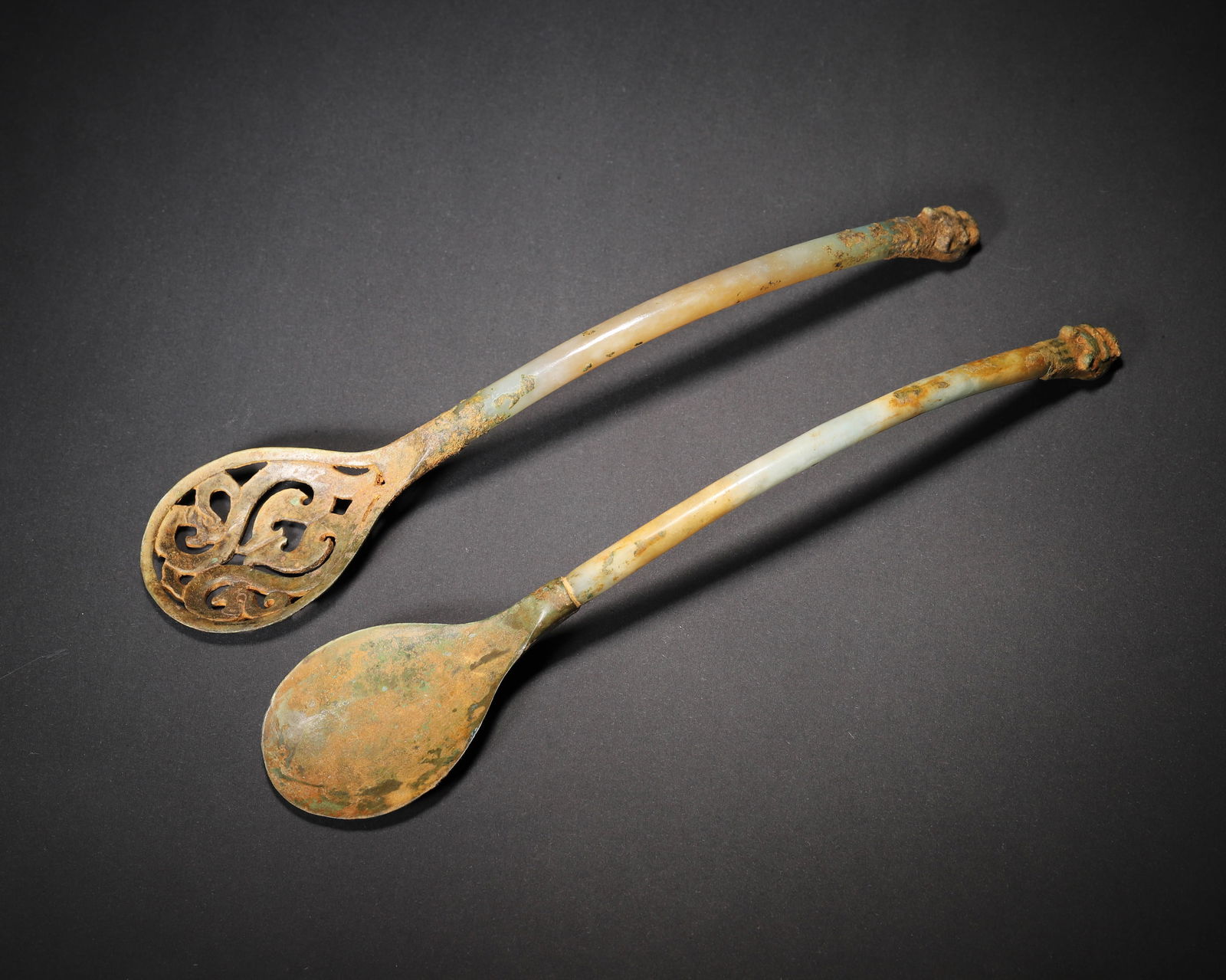 Warring states jade-handled bronze openwork dragon-style spoons (a pair) (1 of 9)