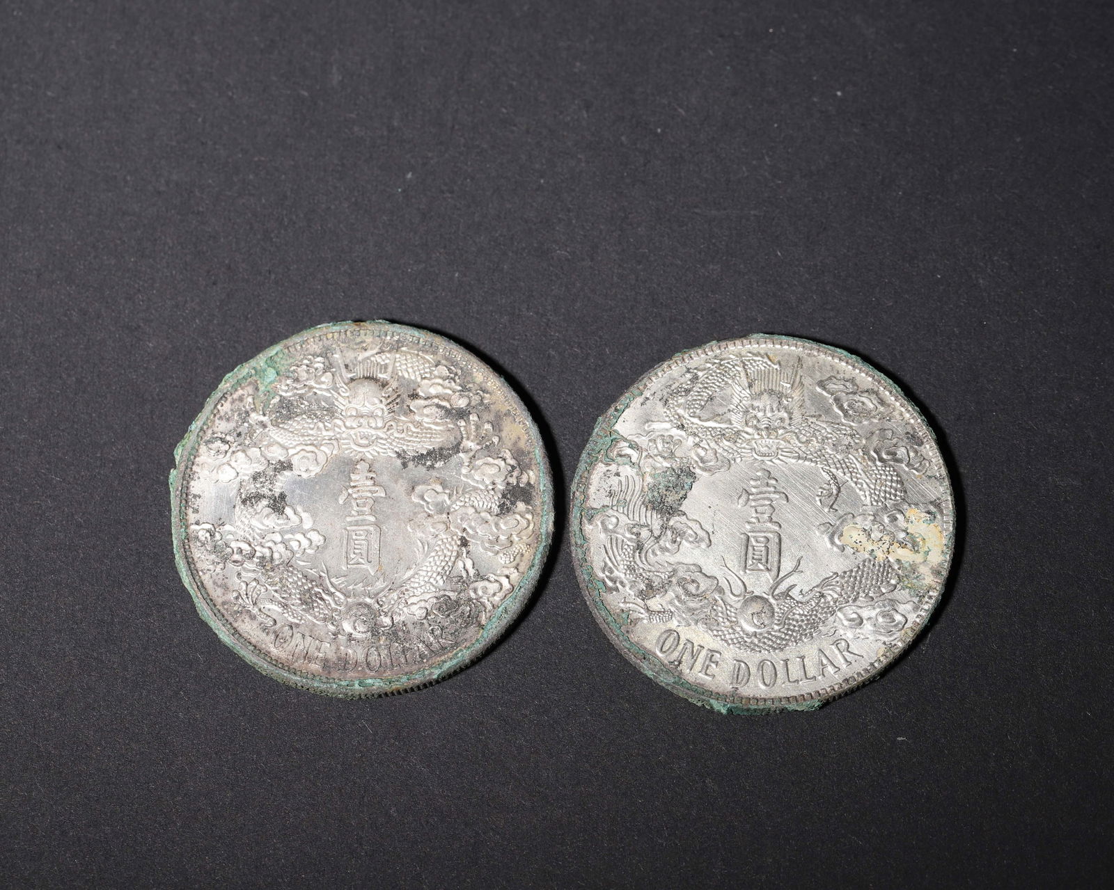 A pair of silver one-yuan coins (1 of 7)