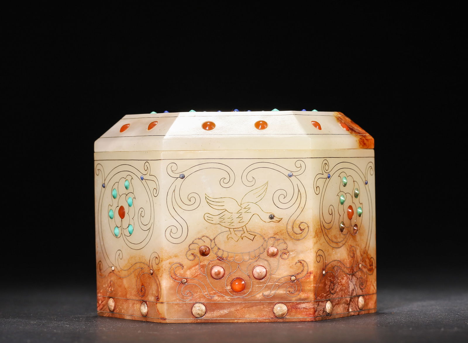 Han dynasty patinated white jade octagonal box with gilt-silver & gem-inlaid bird patterns (1 of 10)