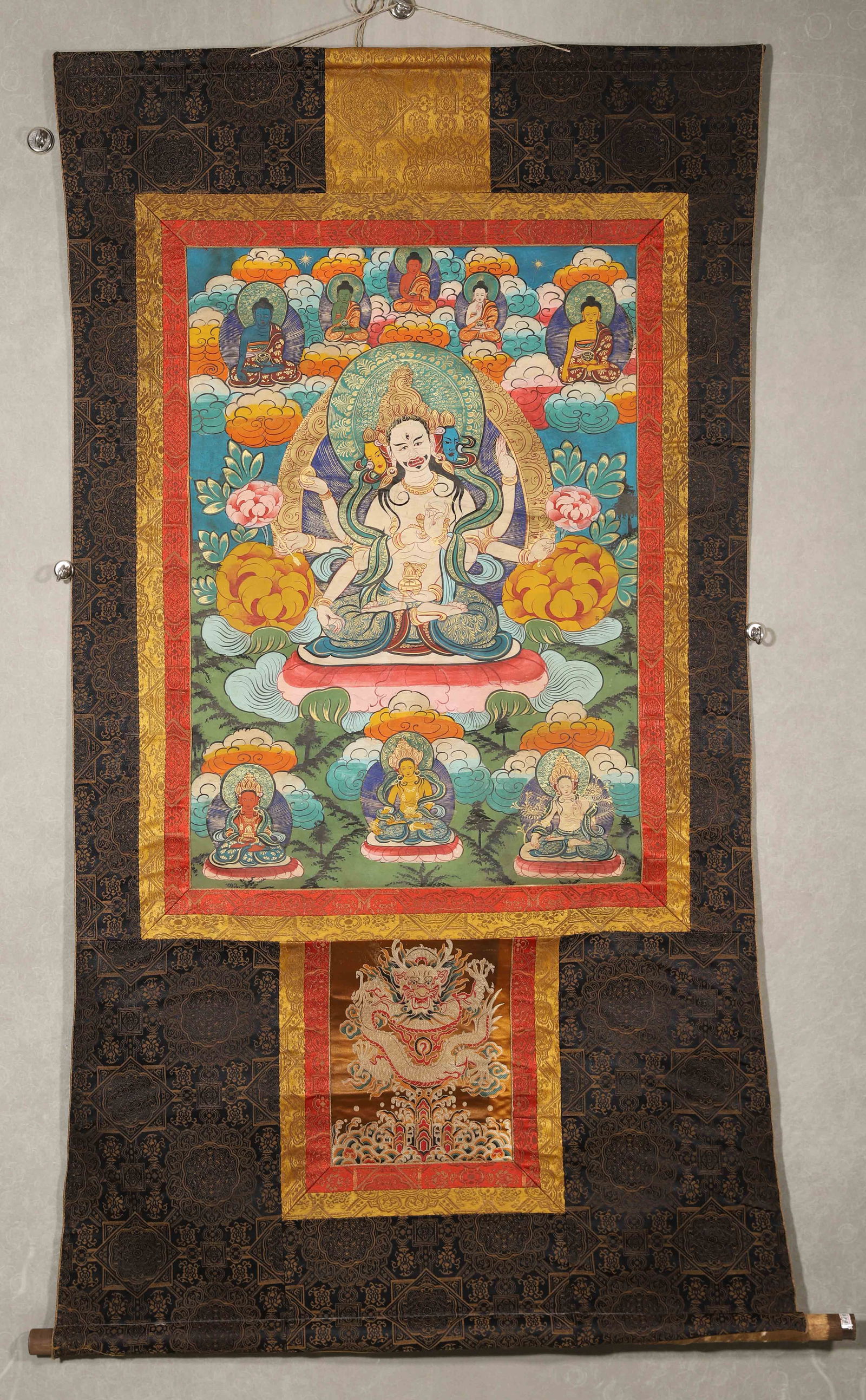 Mid-qing dynasty, mineral pigment thangka of four-armed avalokite?vara: This mid-qing dynasty thangka depicts four-armed avalokite?vara with natural mineral pigments, featuring exquisite craftsmanship, rich colors, and elaborate mounting. The back has blessed handprints,