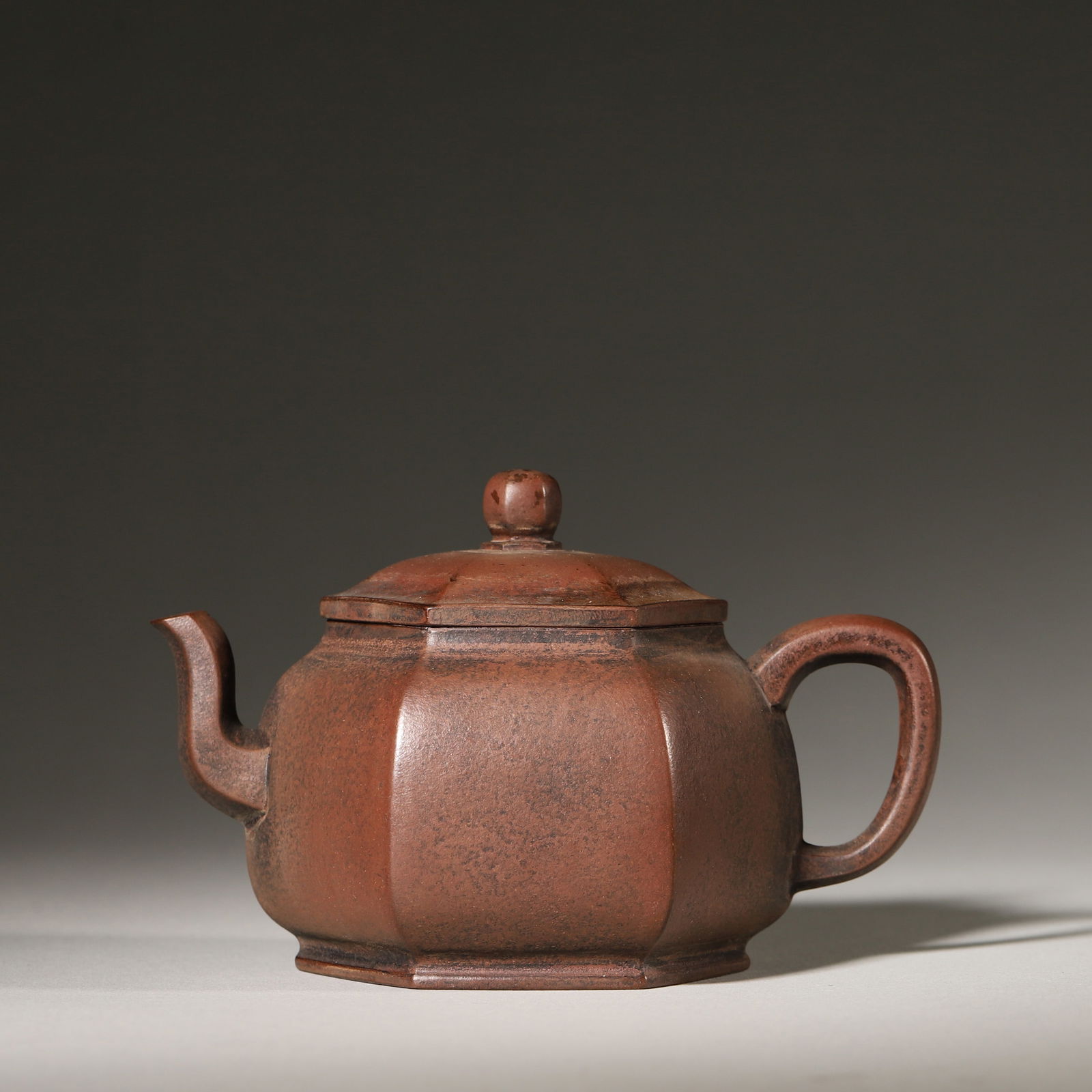 Late ming dynasty, yixing zisha hexagonal teapot (mark of mo lin) (1 of 7)