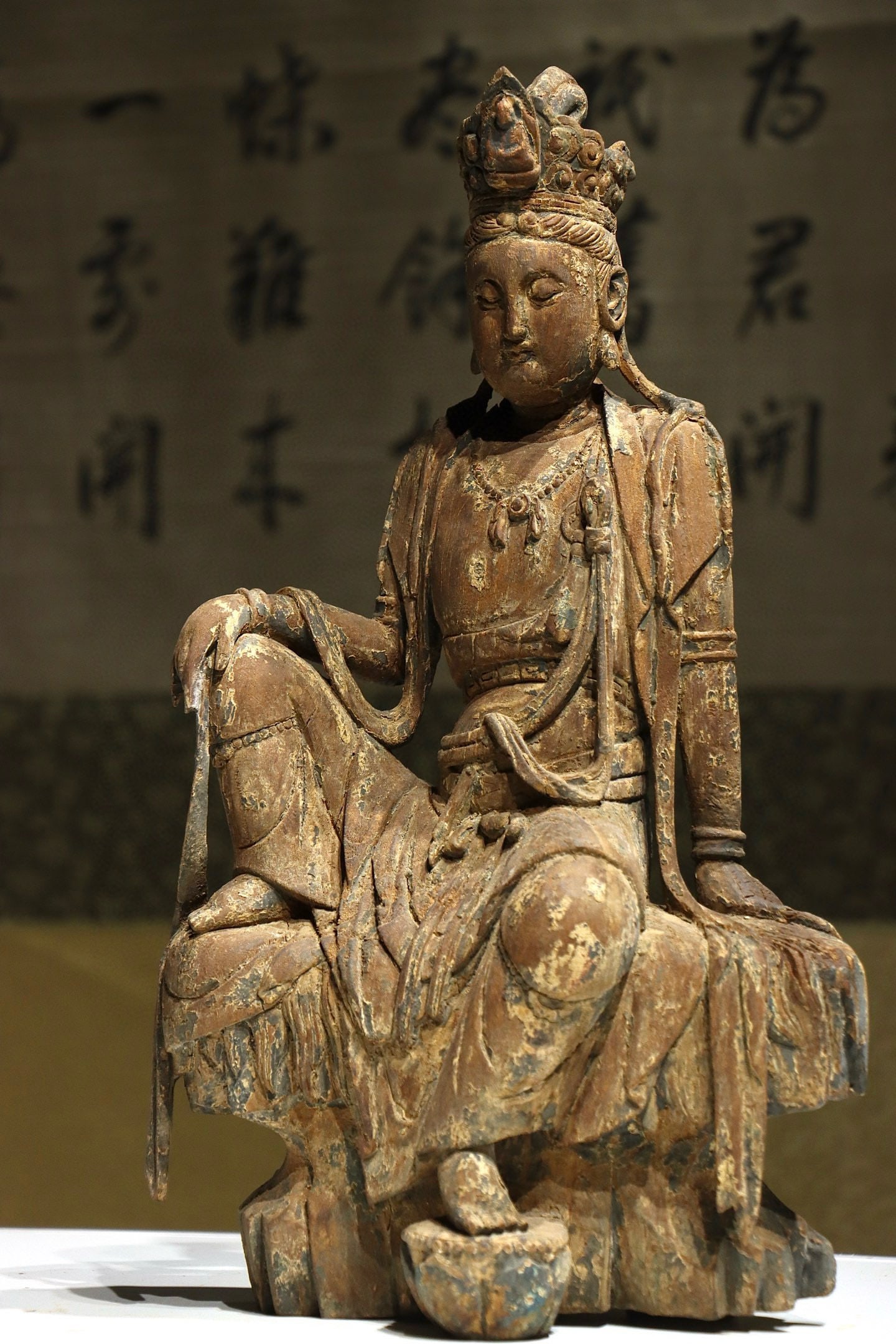Song dynasty, nanmu wood painted seated guanyin in easeful pose (1 of 8)