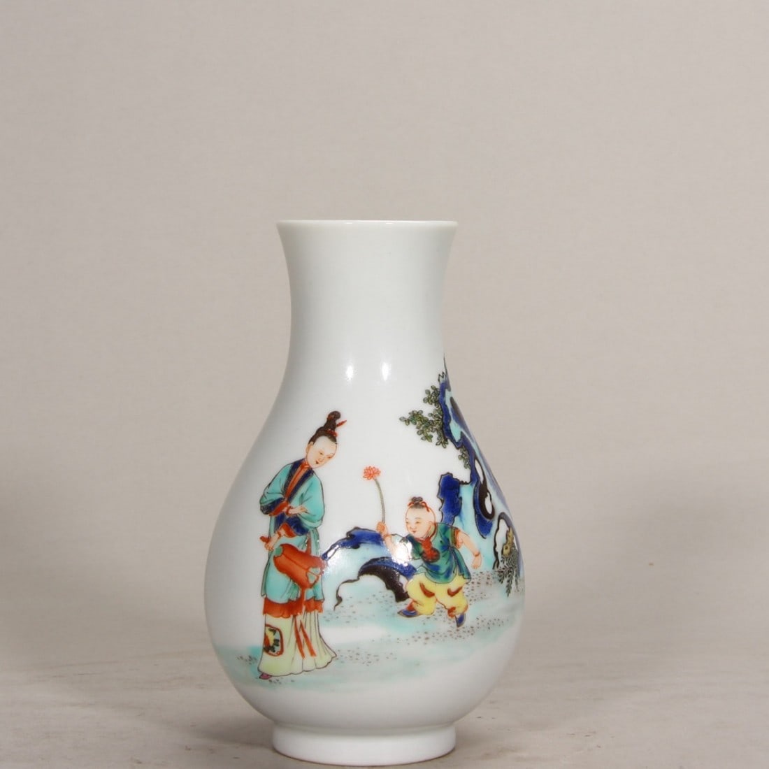 Qing dynasty yongzheng period, famille-rose vase with "three ladies teaching a child" design (1 of 9)