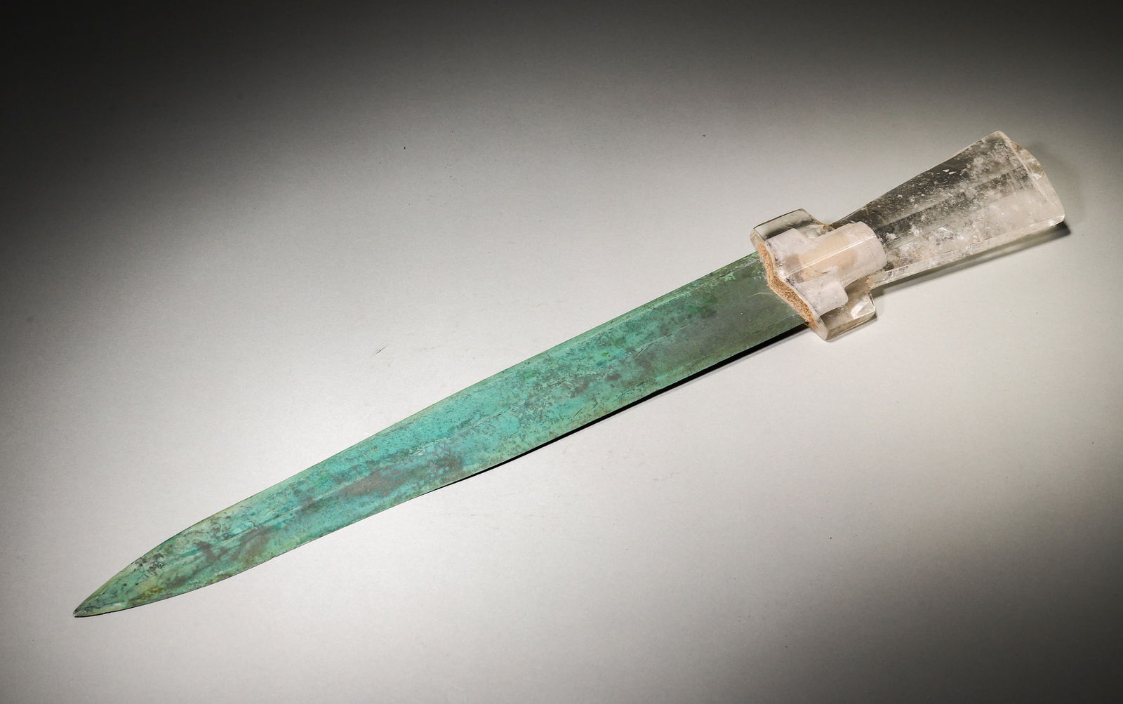 Warring states bronze sword with rock crystal hilt (1 of 7)