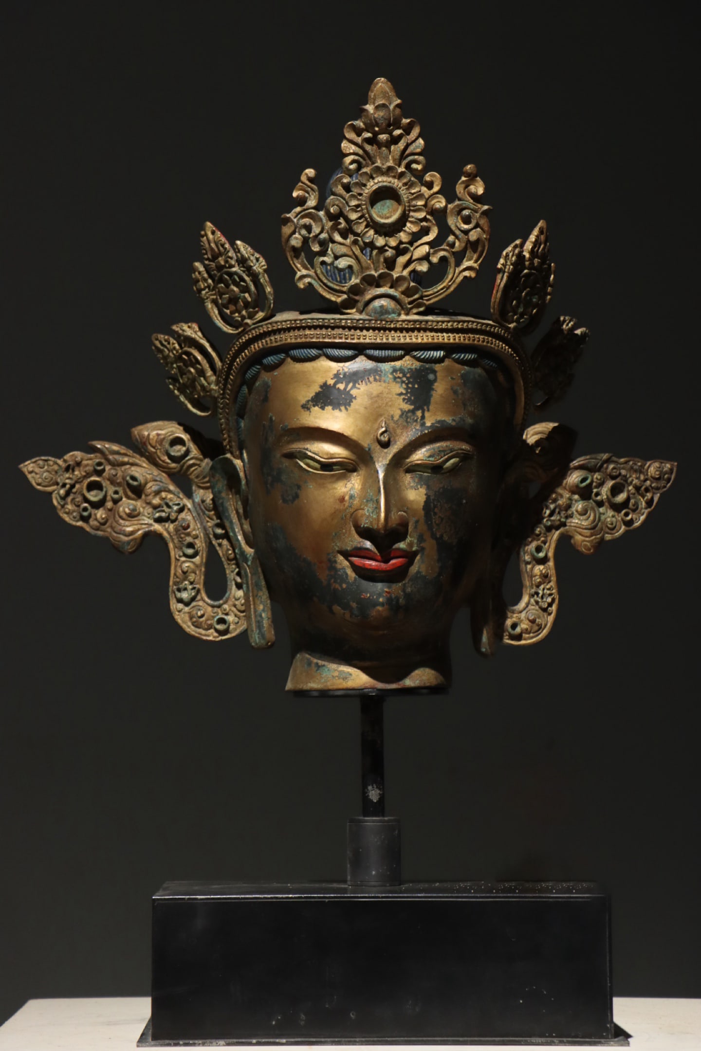 Ming dynasty, yongle period, gilt bronze bodhisattva head: An imperial bodhisattva head from the yongle period, cast in gilt bronze. It features a compassionate expression, ornate crown, and preserved polychromy. A significant relic of han-tibetan cultural ex
