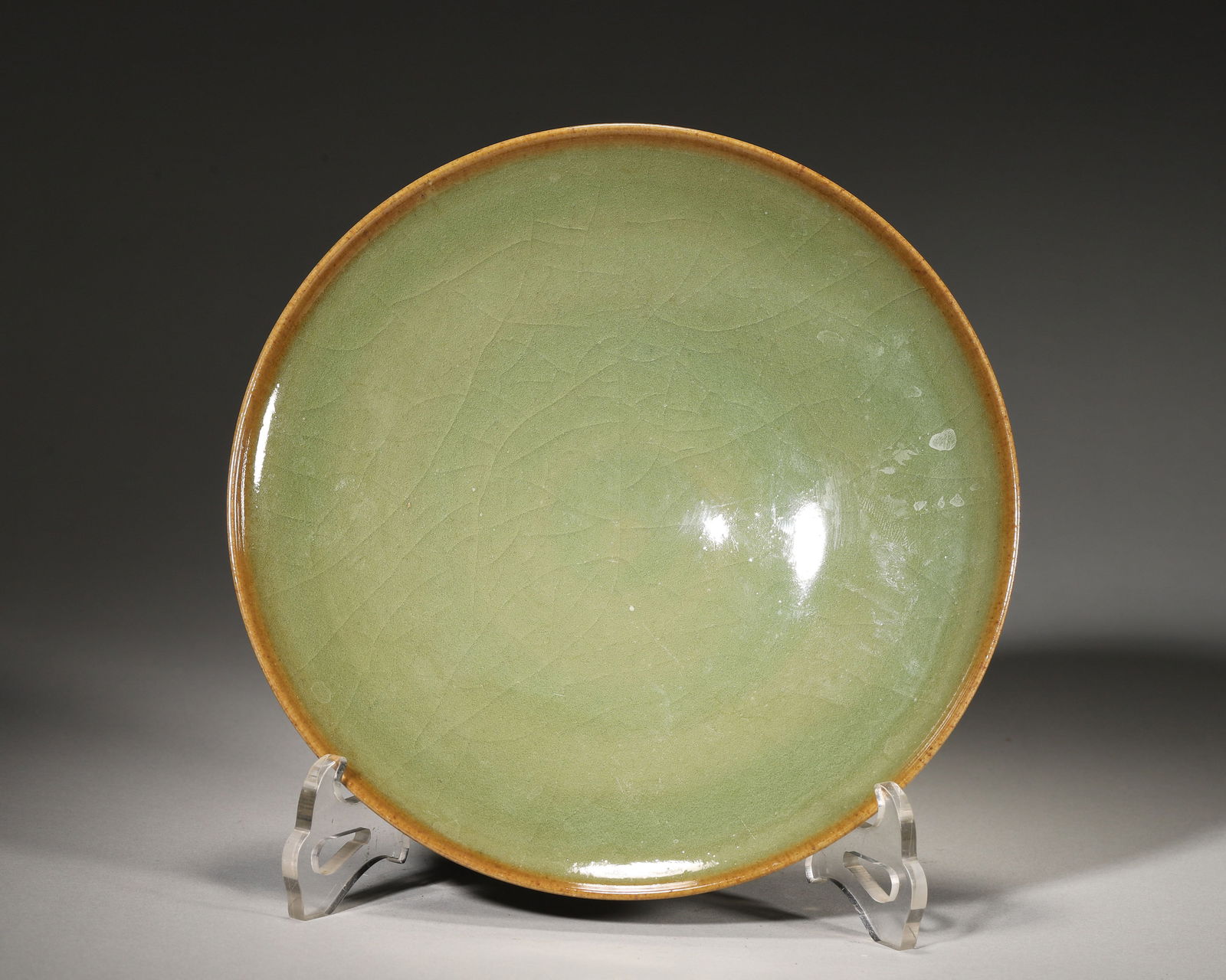 Early ming dynasty longquan kiln celadon crackle dish (1 of 5)