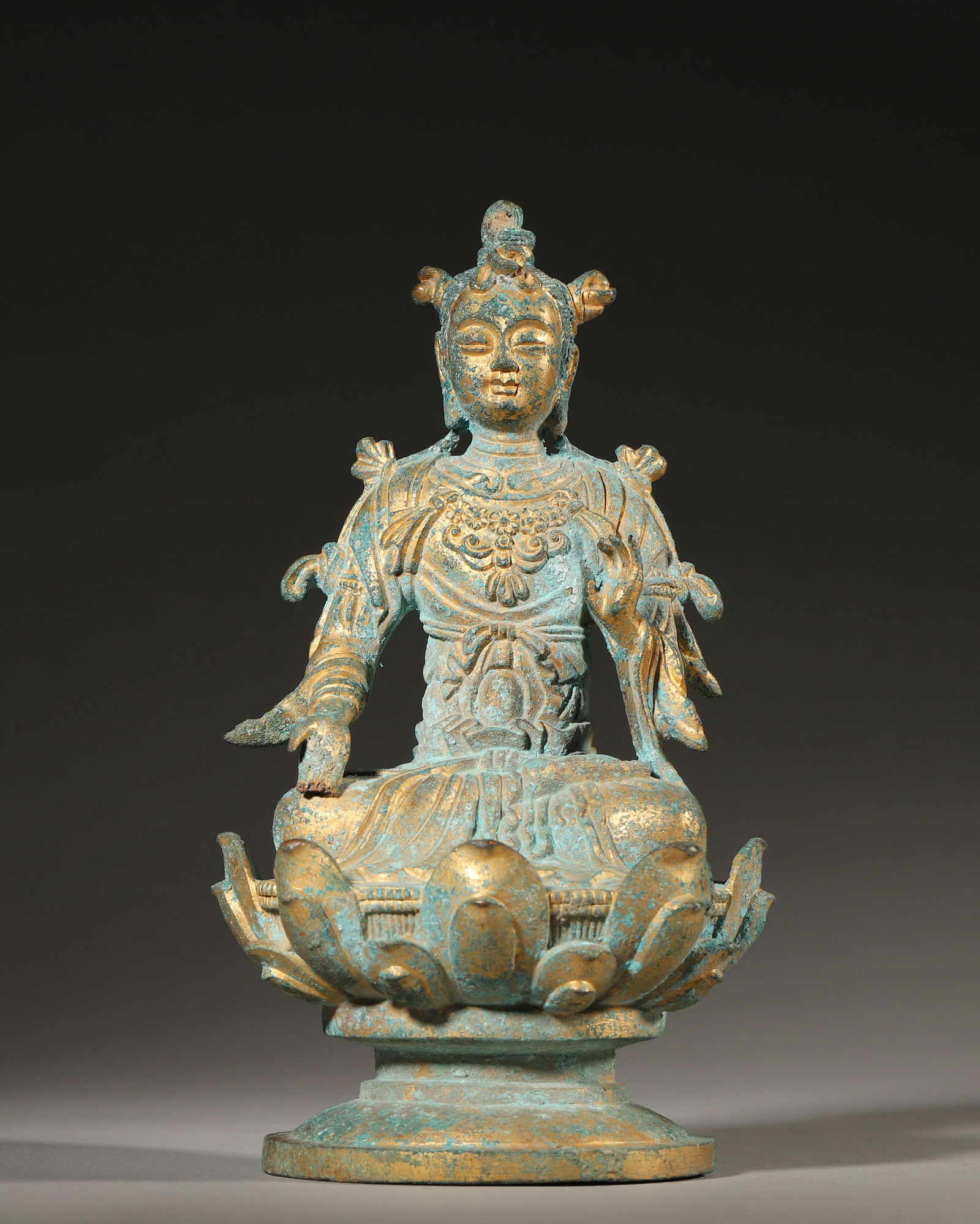 Tang dynasty gilt-bronze seated guanyin statue (1 of 6)