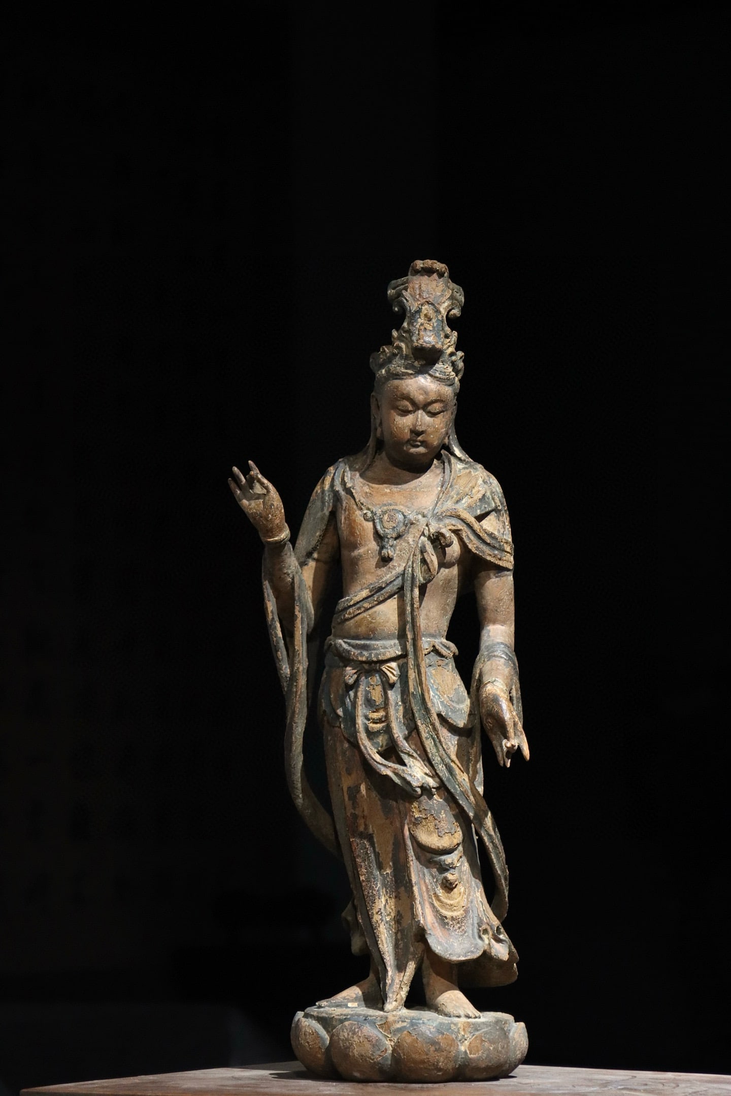 Tang dynasty, nanmu wood painted standing guanyin bodhisattva (1 of 9)