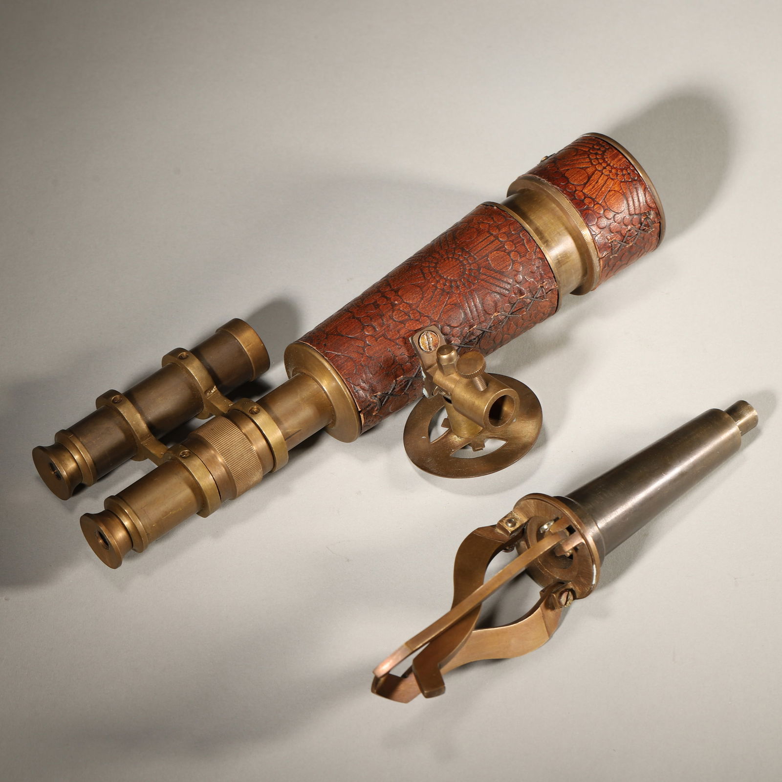 Mid-to-late 19th century, british embossed leather & brass astronomical telescope (original stand) - 5